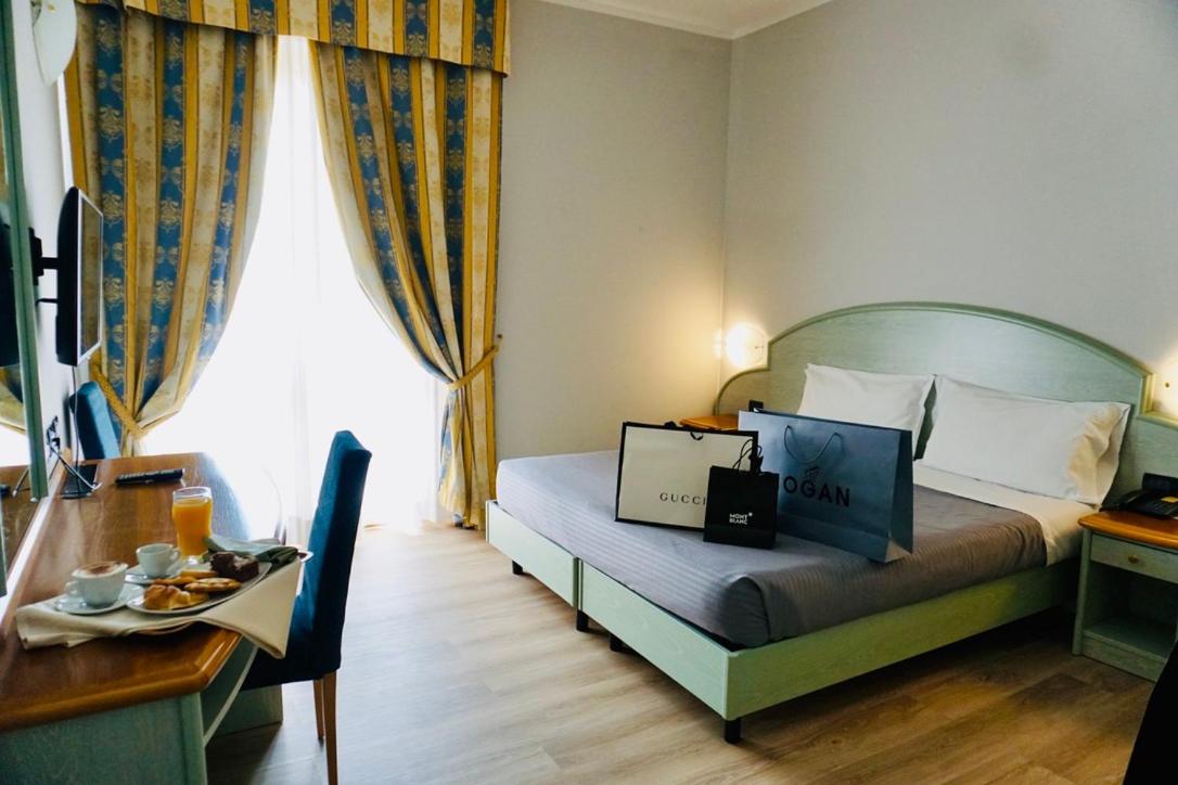 Double or Twin Room - Photo 4