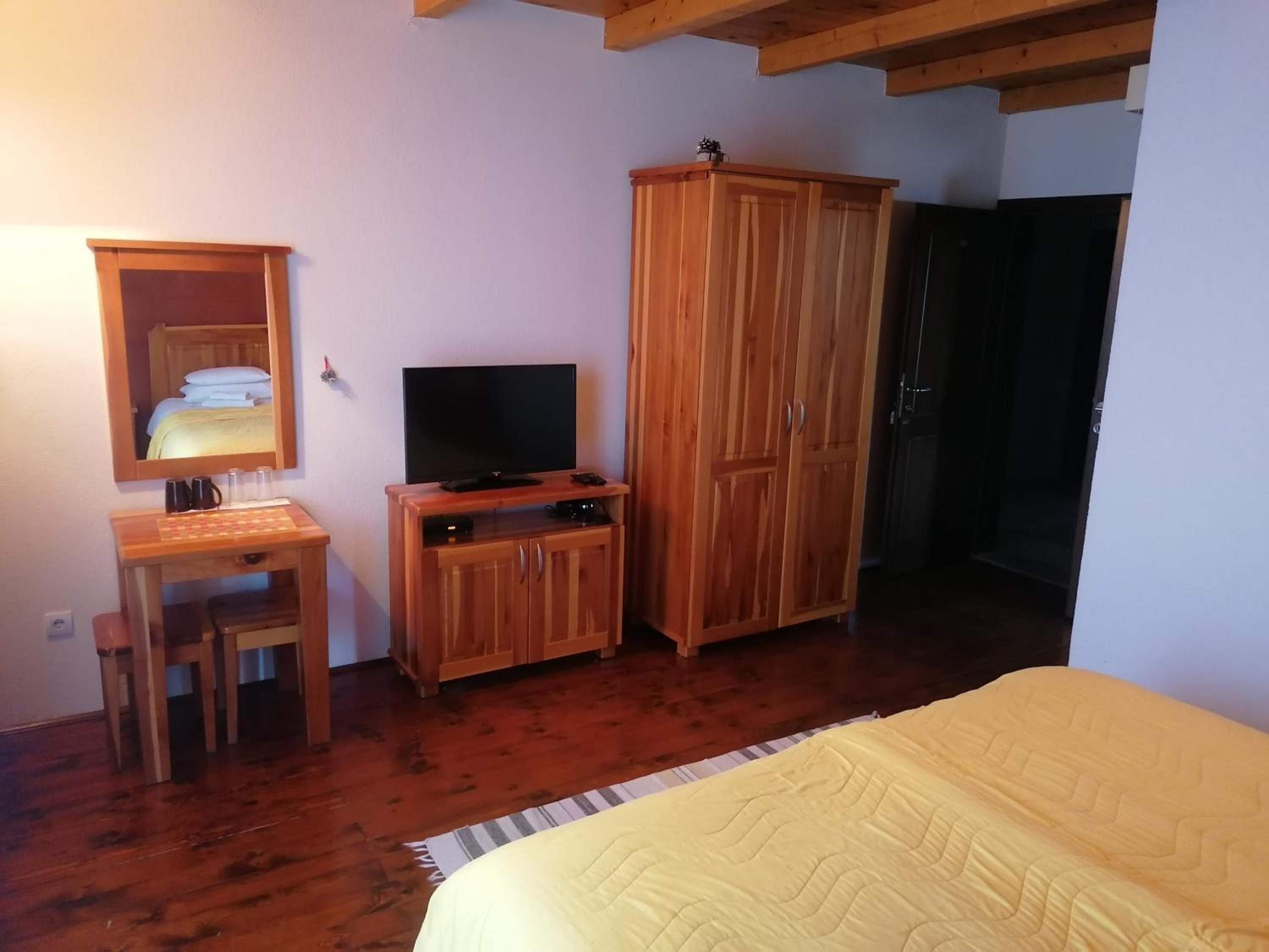 Double or Twin Room - Photo 6