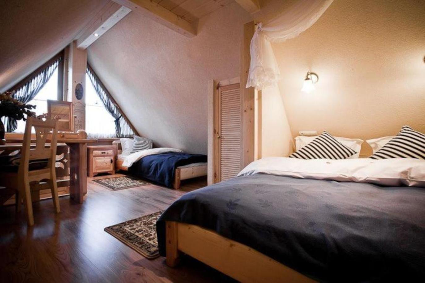Standard Room with Two Beds - Photo 1
