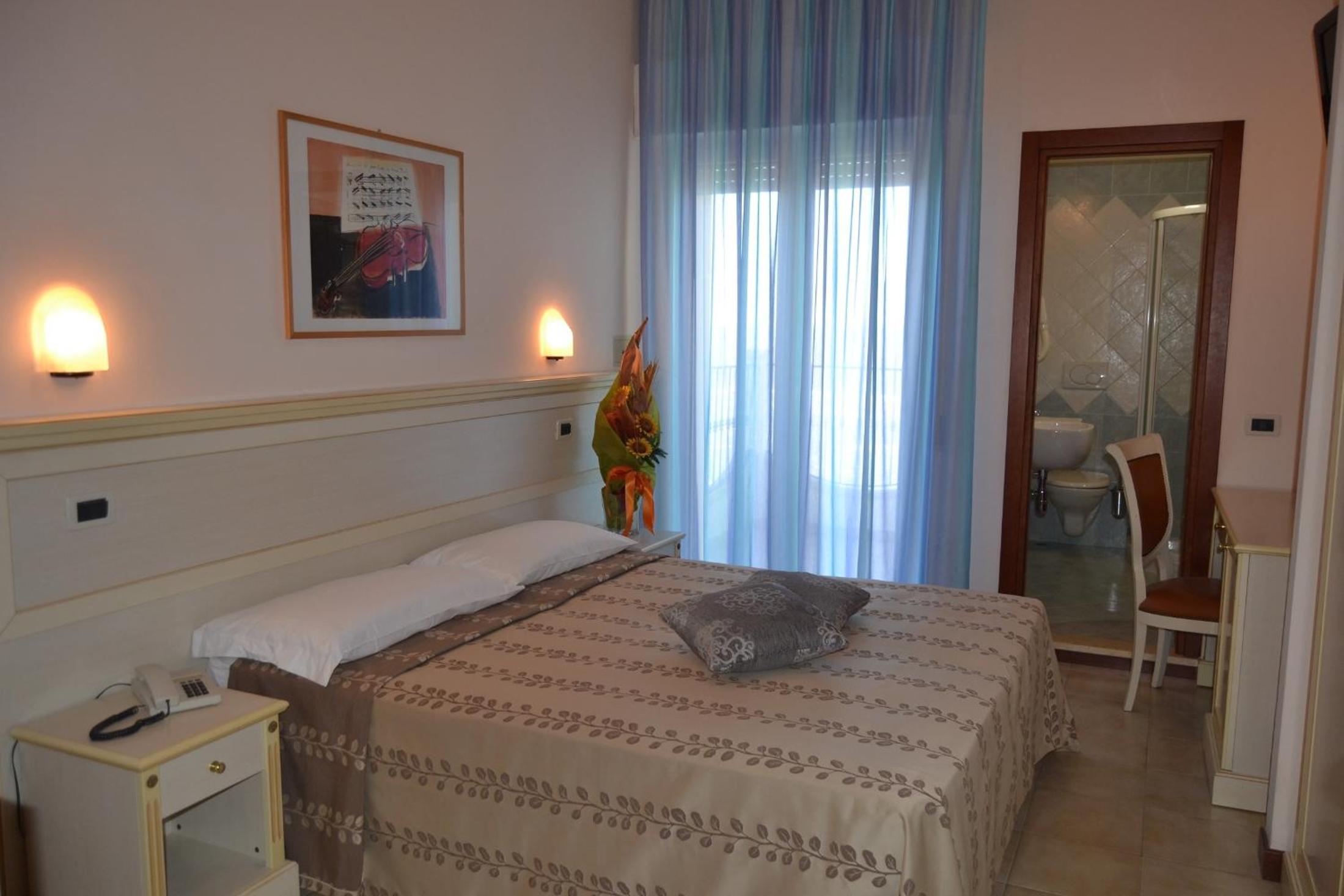 Double Room - Photo 6