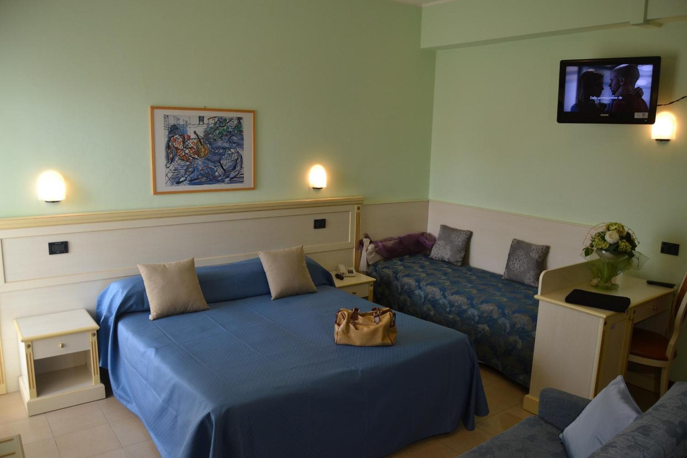 Standard Triple Room - Photo 1