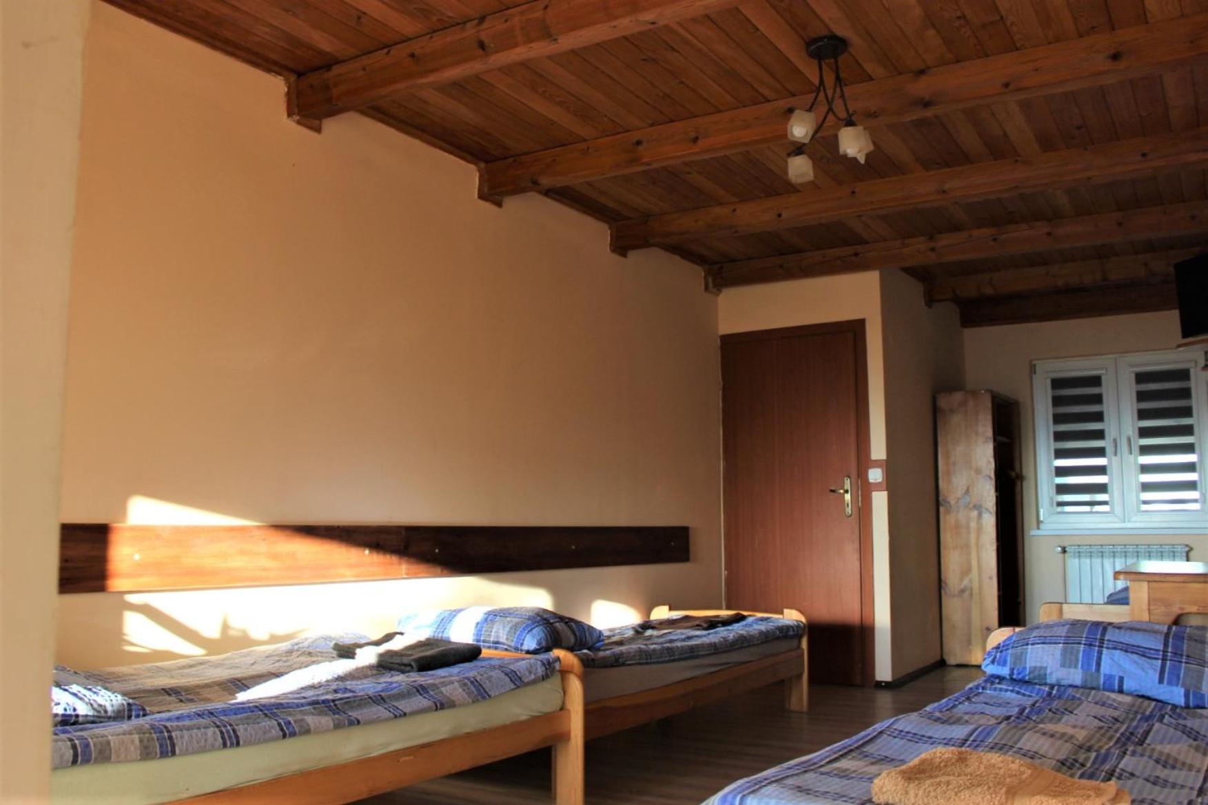 Quadruple Room with Private Bathroom - Photo 8