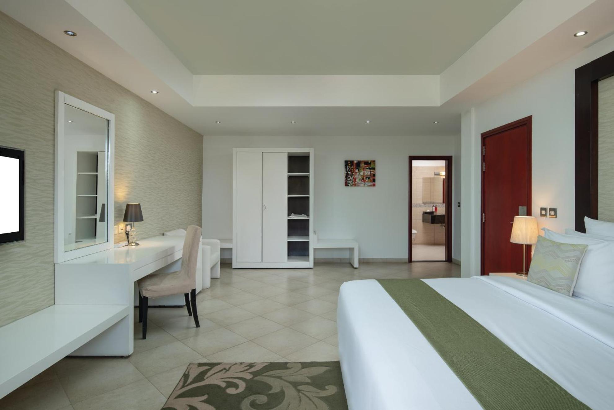 Deluxe King Room photo 3