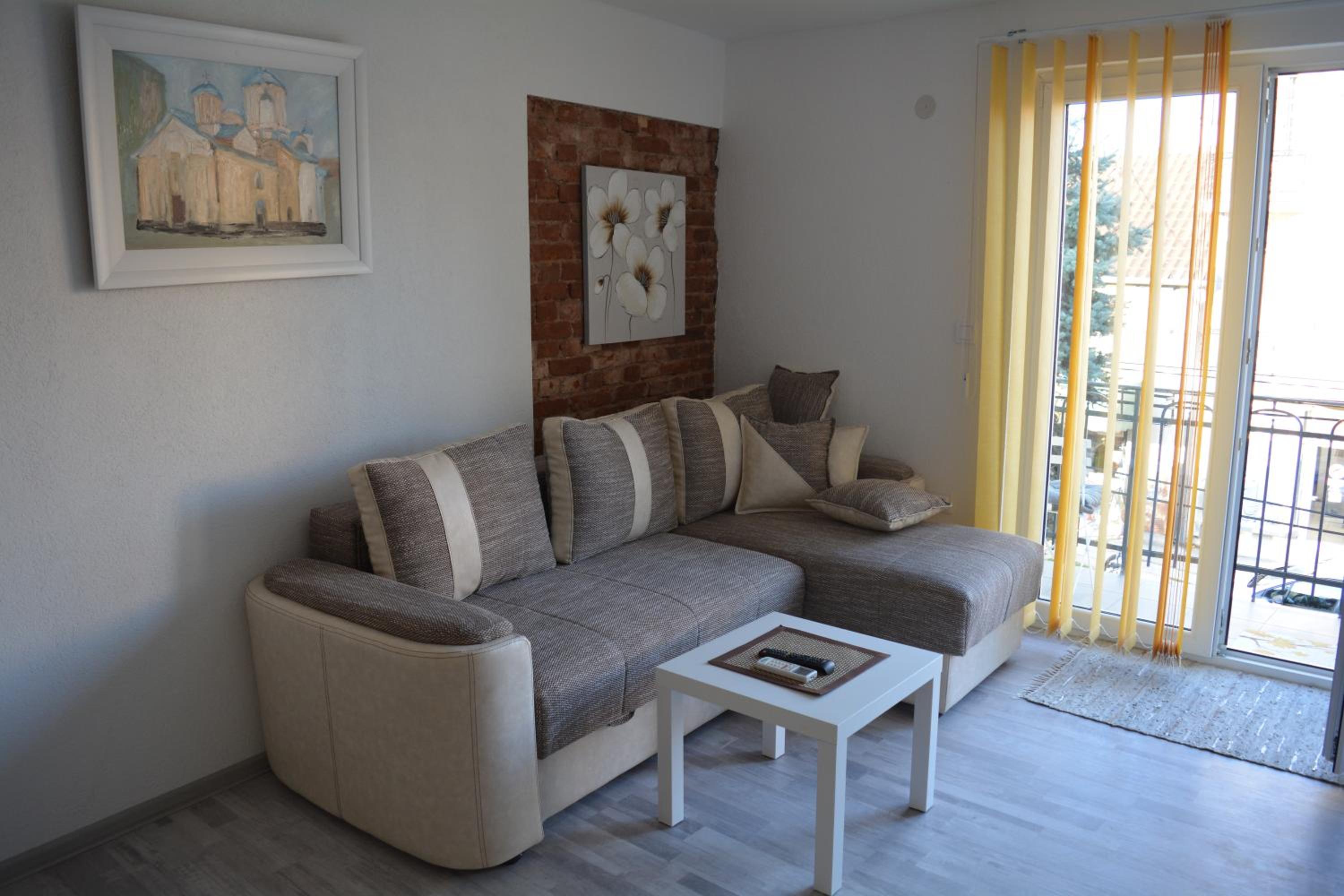 One-Bedroom Apartment photo 1