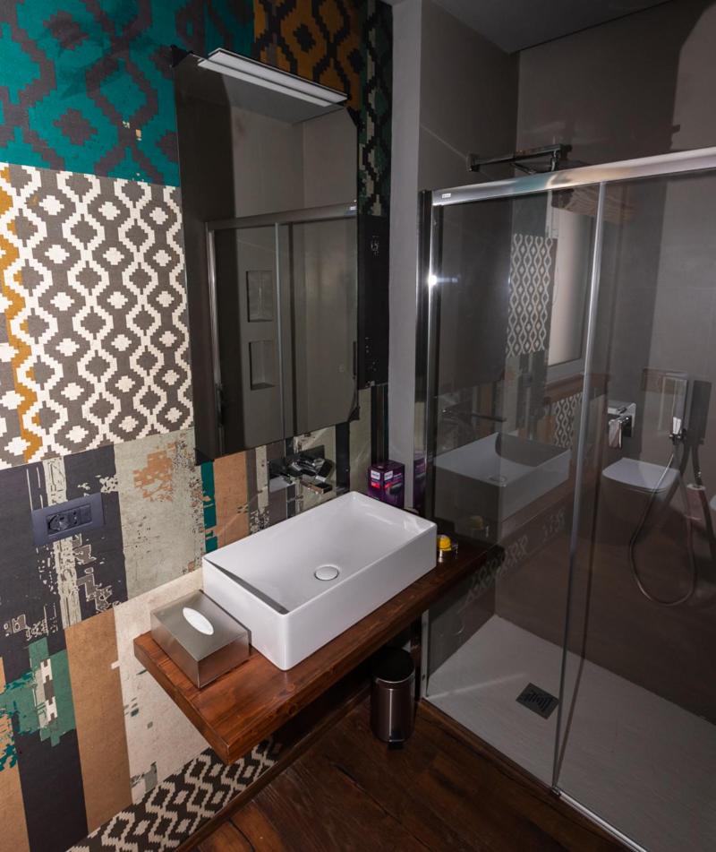 Deluxe Room - Photo 13