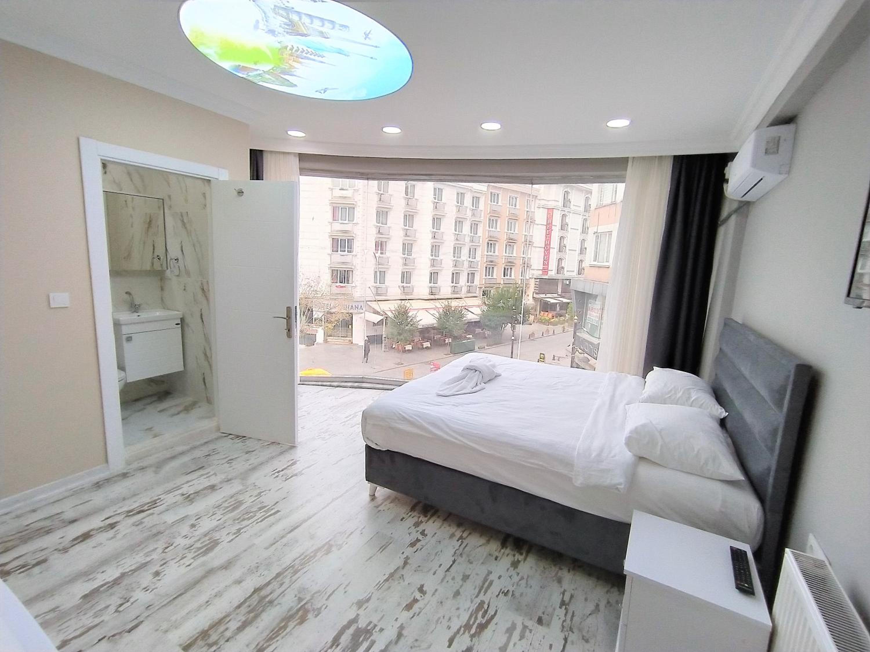 Deluxe Double Room photo 3