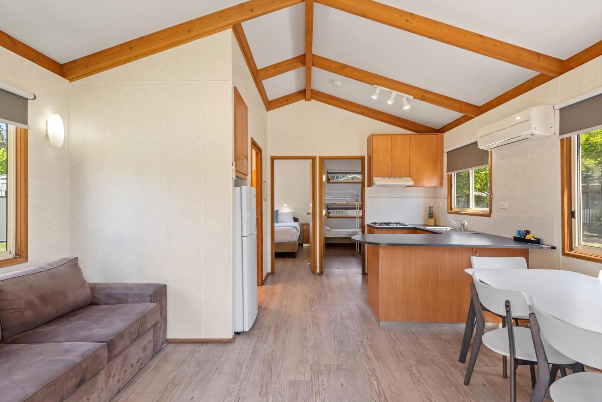 Superior 2 Bedroom Cabin - Photo 3