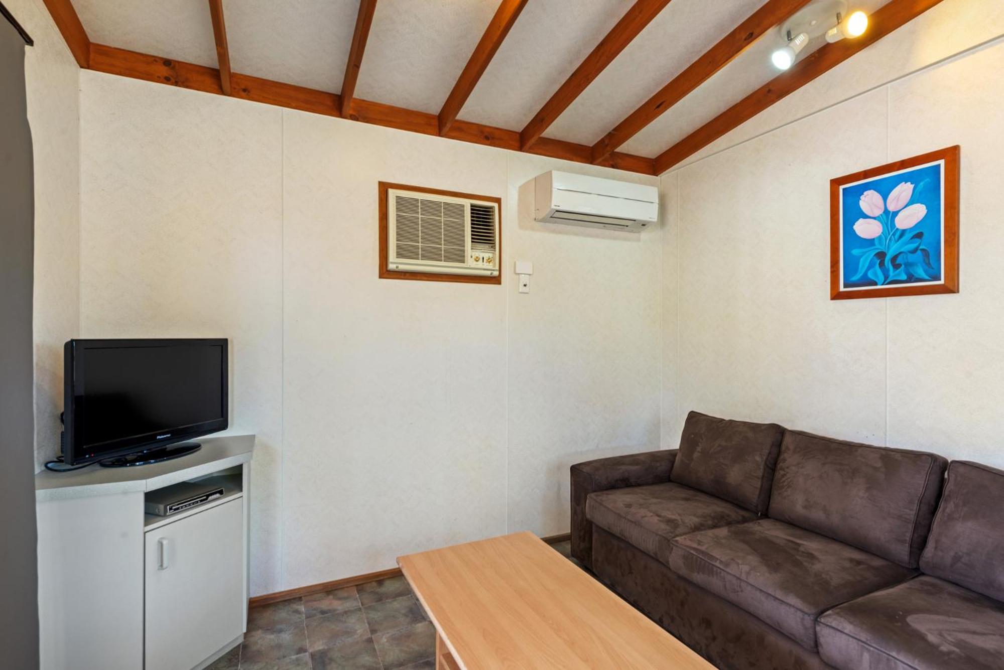 Standard 2 Bedroom Cabin - Sleeps 5 - Photo 9