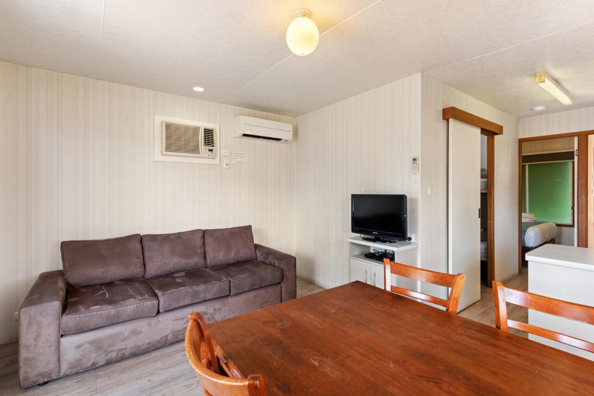 Standard 2 Bedroom Cabin - Sleeps 6 - Photo 9