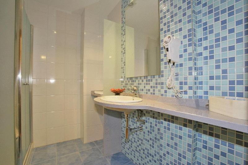One-Bedroom Apartment (4 Adults) photo 2