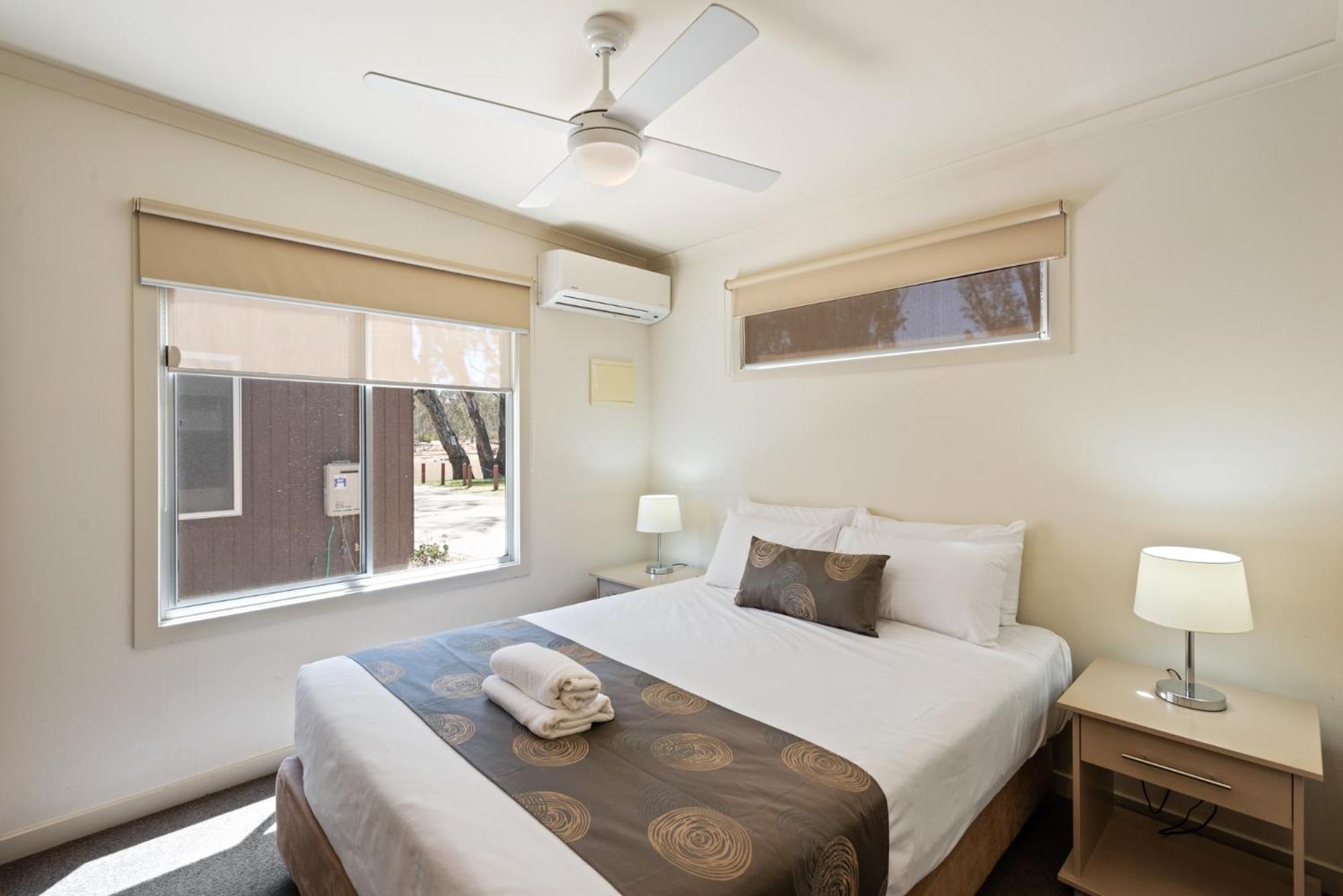 Deluxe 2 Bedroom Riverfront Villa - Sleeps 5 - Photo 8