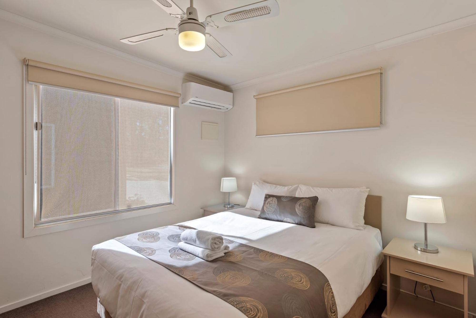 Deluxe 2 Bedroom Riverfront Villa - Sleeps 6 - Photo 7