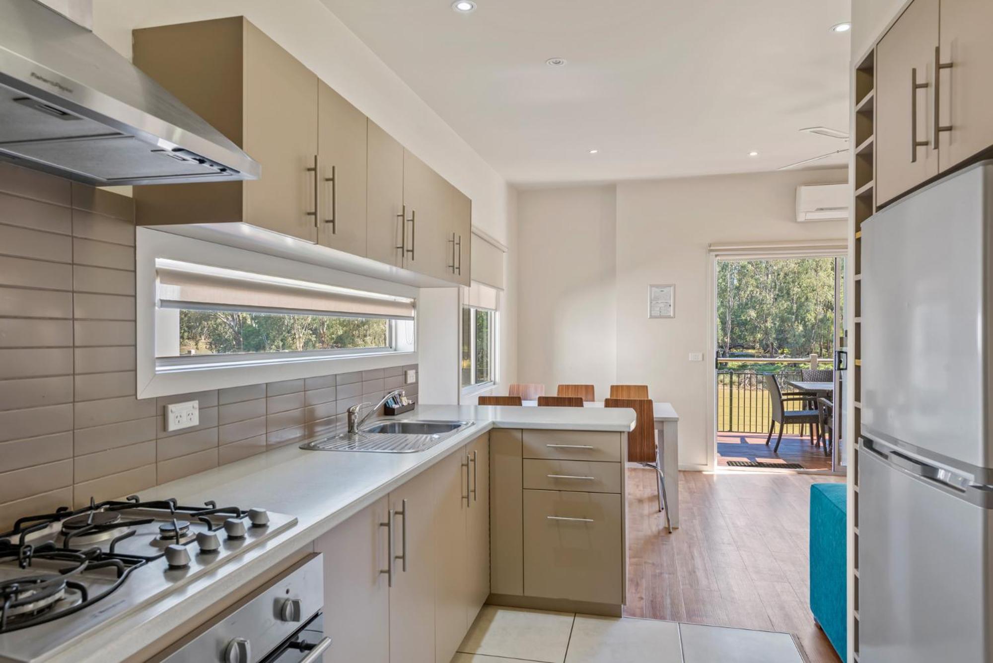 Deluxe 2 Bedroom Riverfront Villa - Sleeps 6 - Photo 6