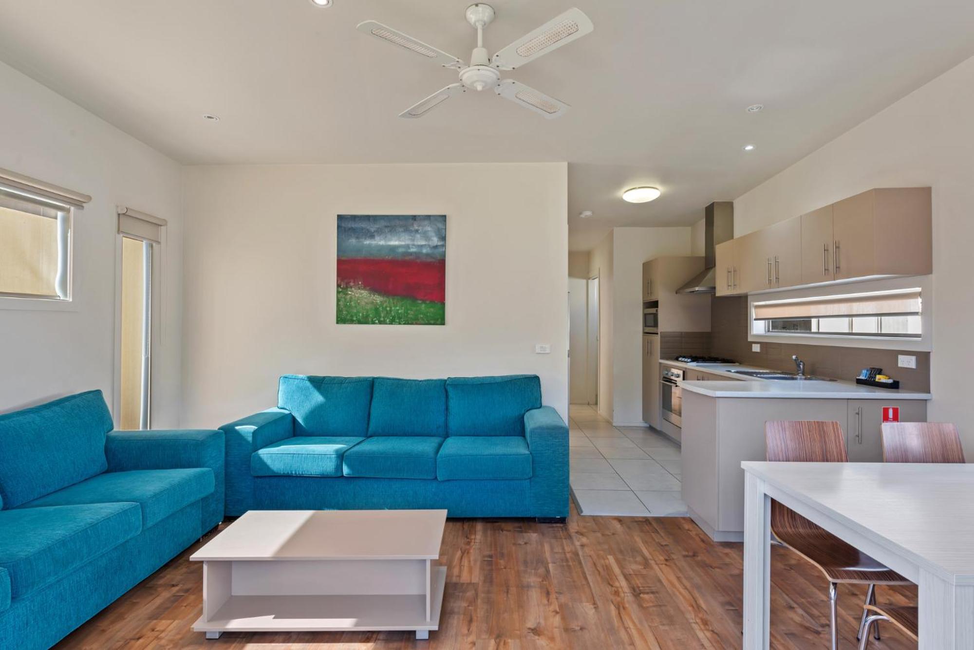 Deluxe 2 Bedroom Riverfront Villa - Sleeps 6 - Photo 4