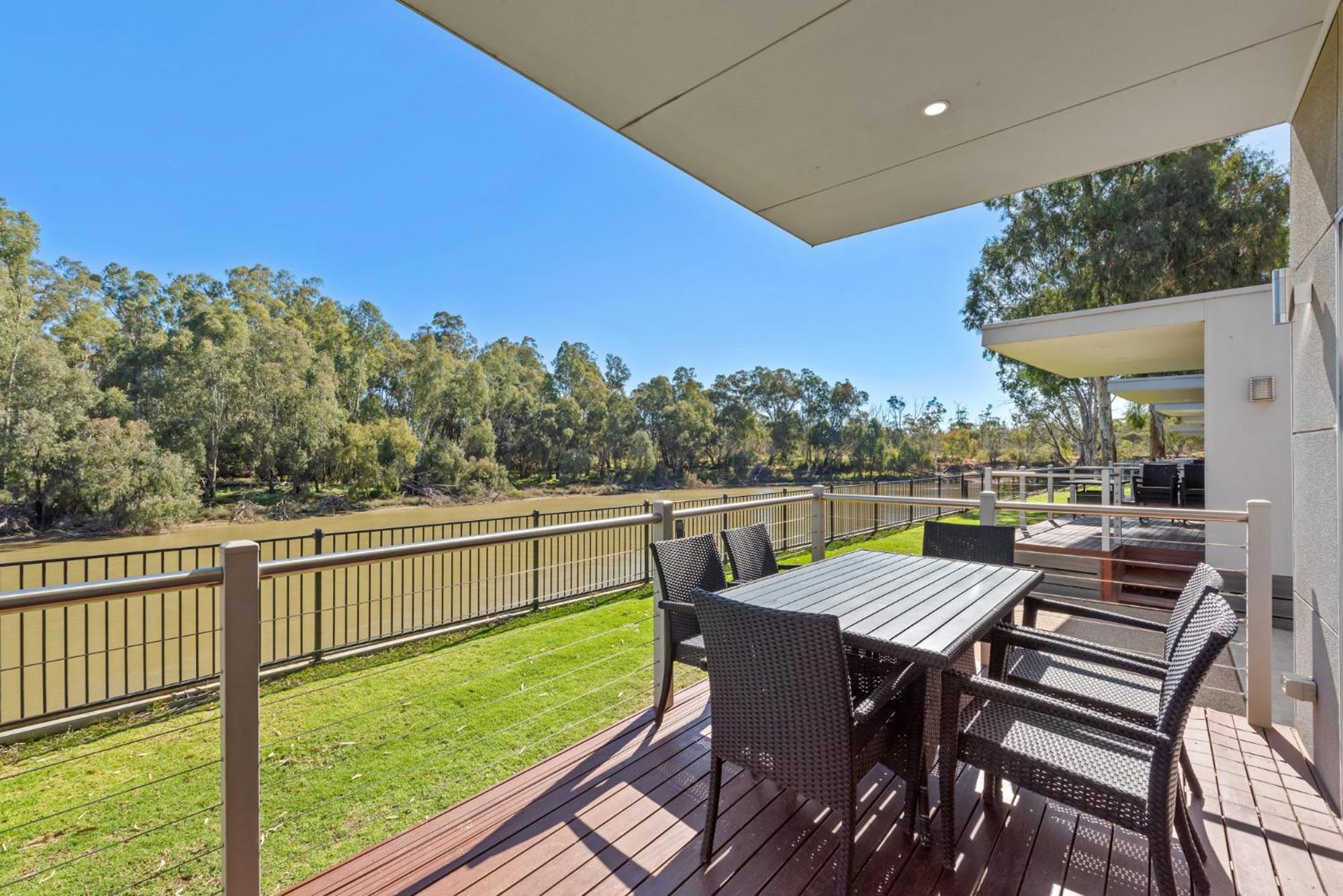 Deluxe 2 Bedroom Riverfront Villa - Sleeps 6 - Photo 14