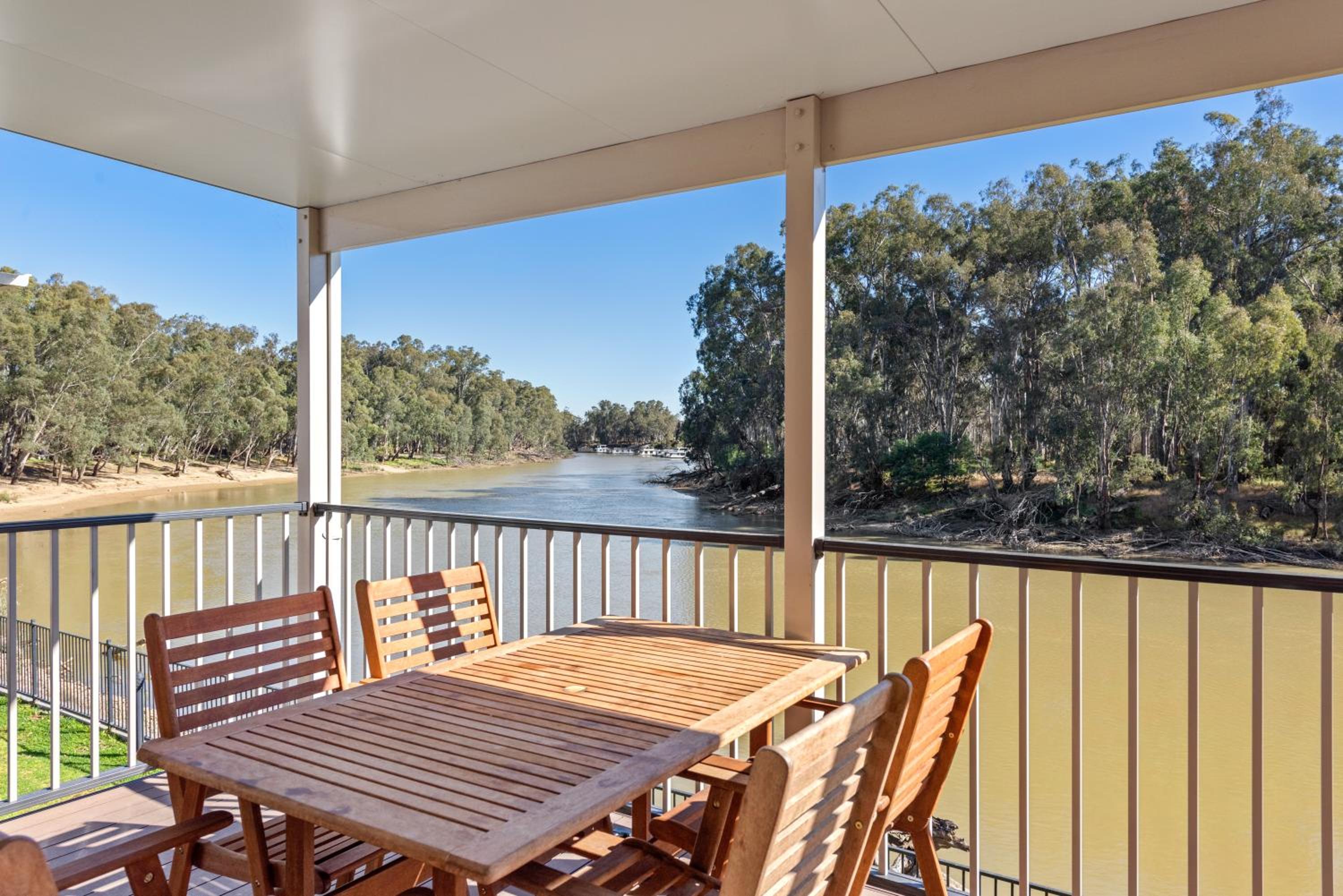 Deluxe 2 Bedroom Riverfront Cabin - Sleeps 5 - Photo 13