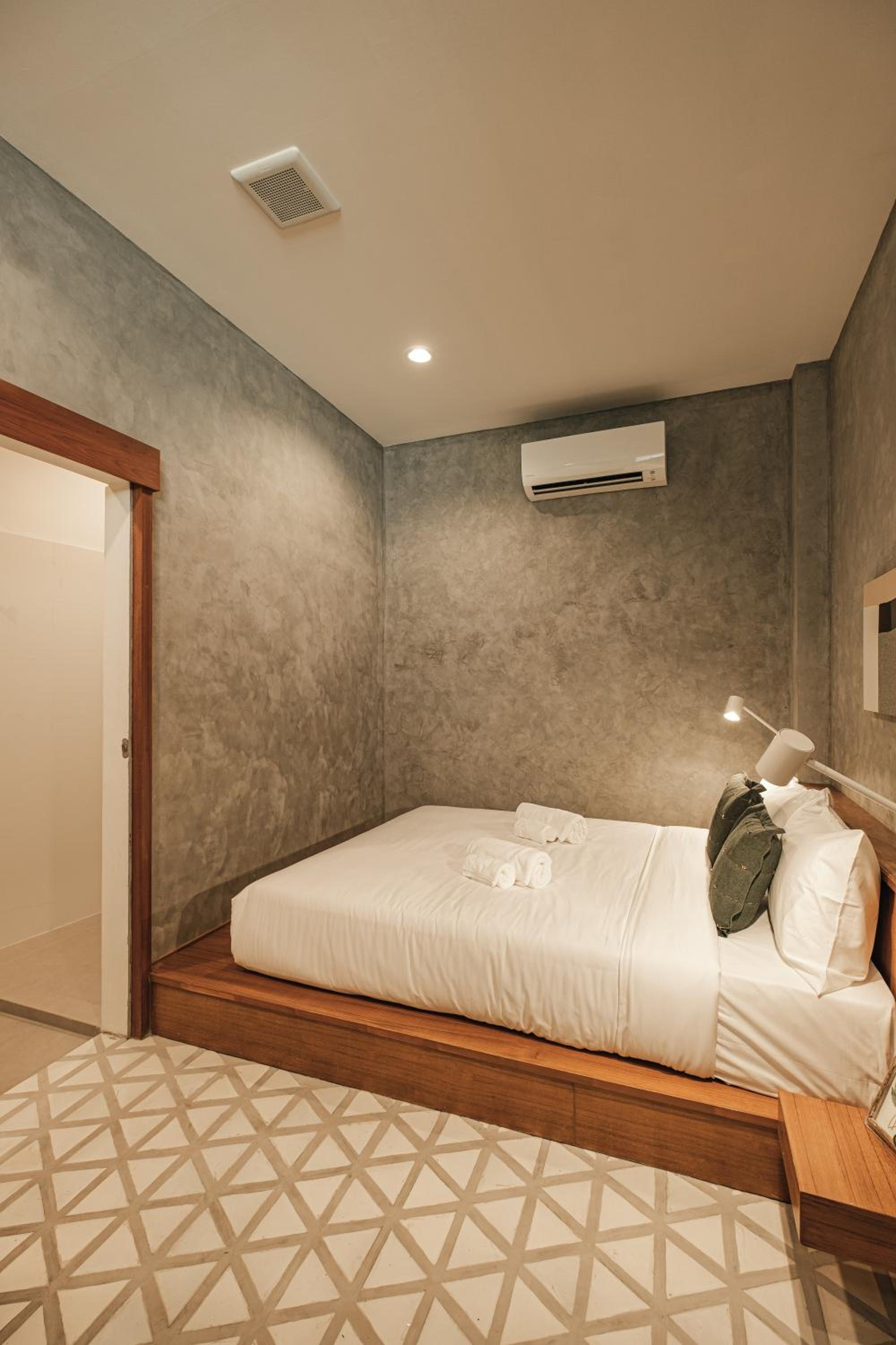 Standard Queen Room - Photo 2