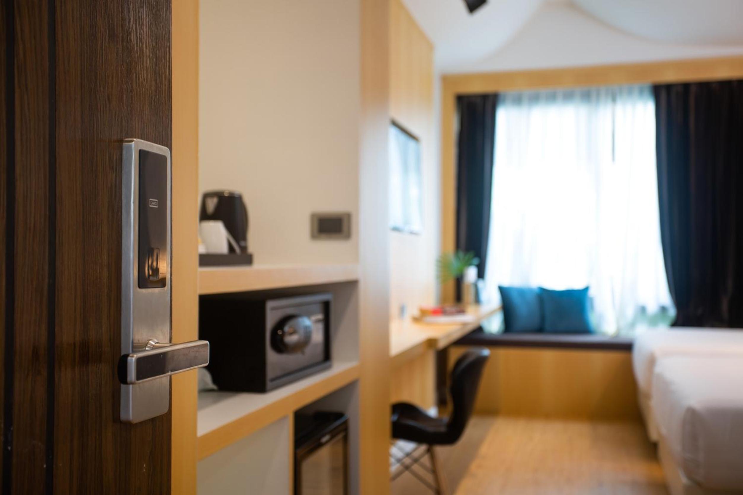 Standard Twin Room - Photo 5