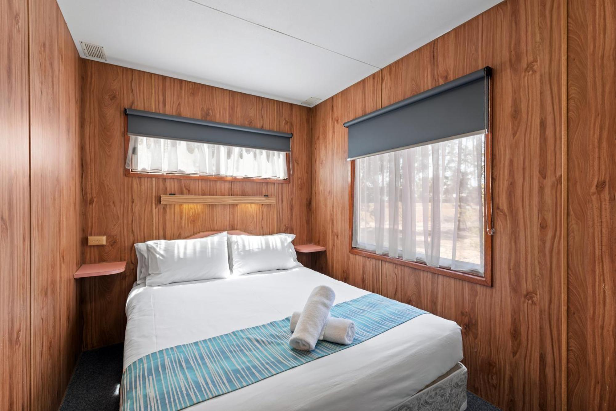 Standard 2-Bedroom Cabin - Photo 4