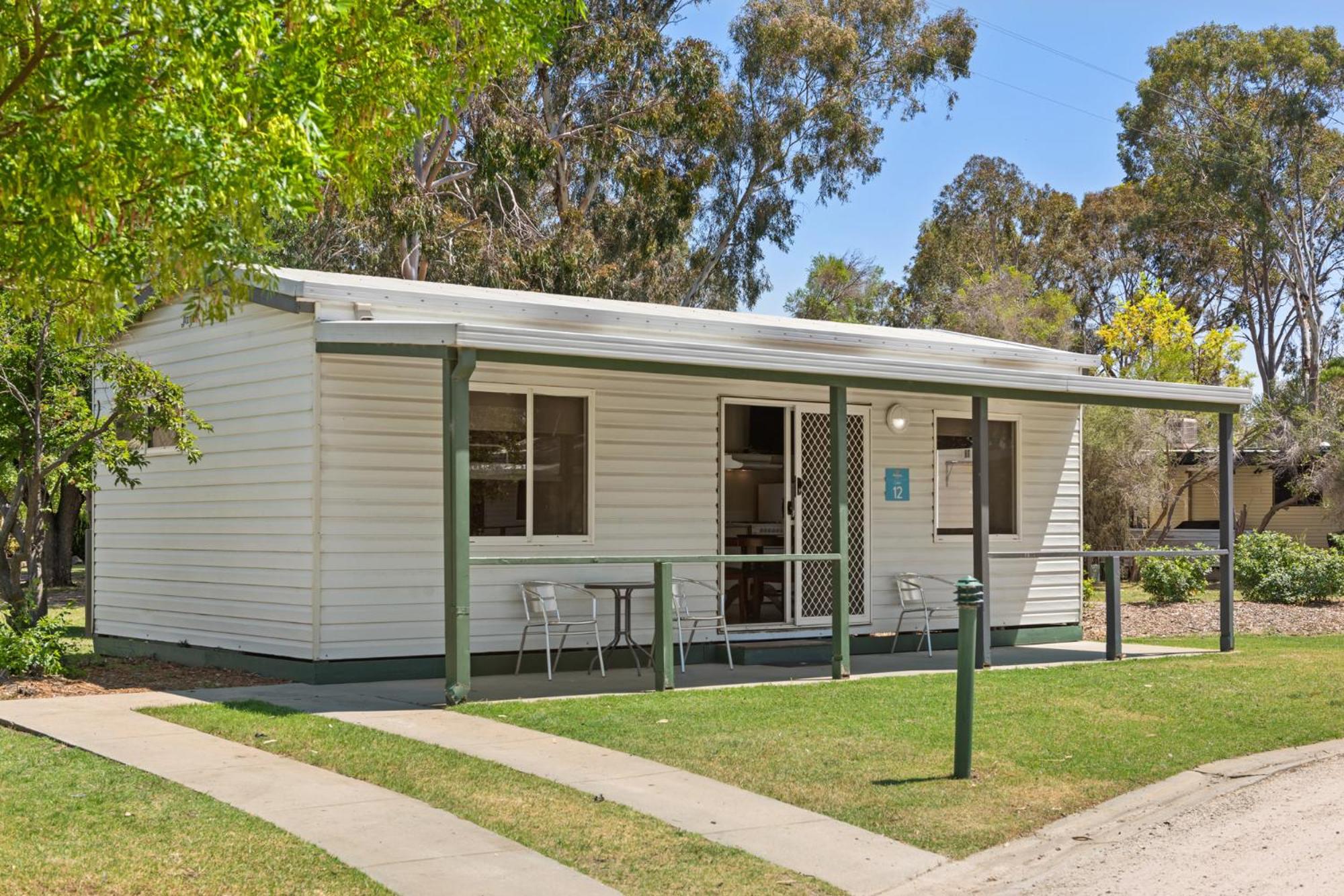Standard 2-Bedroom Cabin - Photo 7
