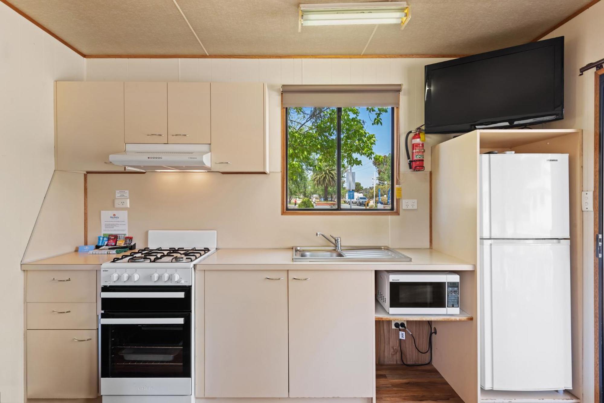 Economy 1 Bedroom Cabin - Photo 8