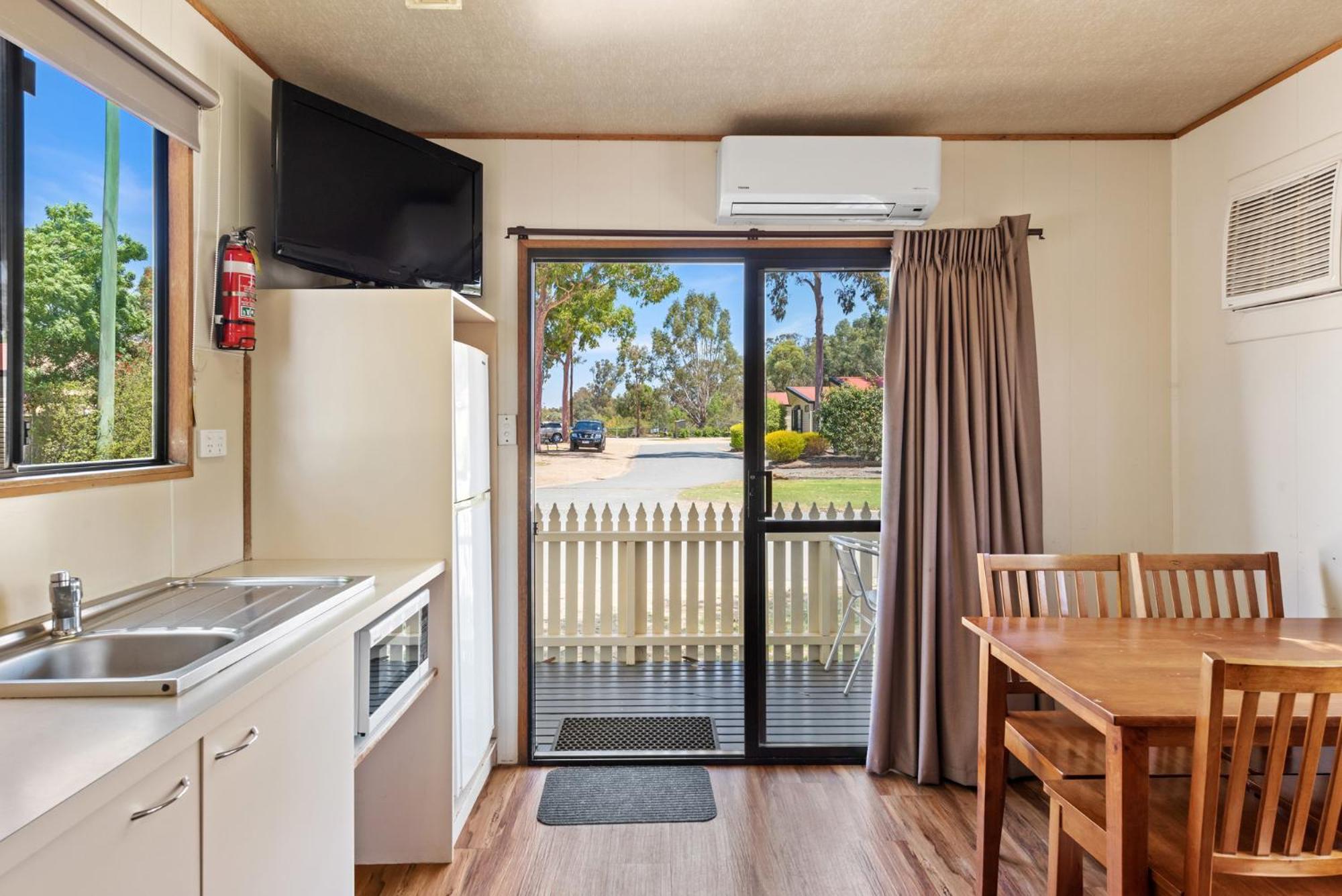 Economy 1 Bedroom Cabin - Photo 9