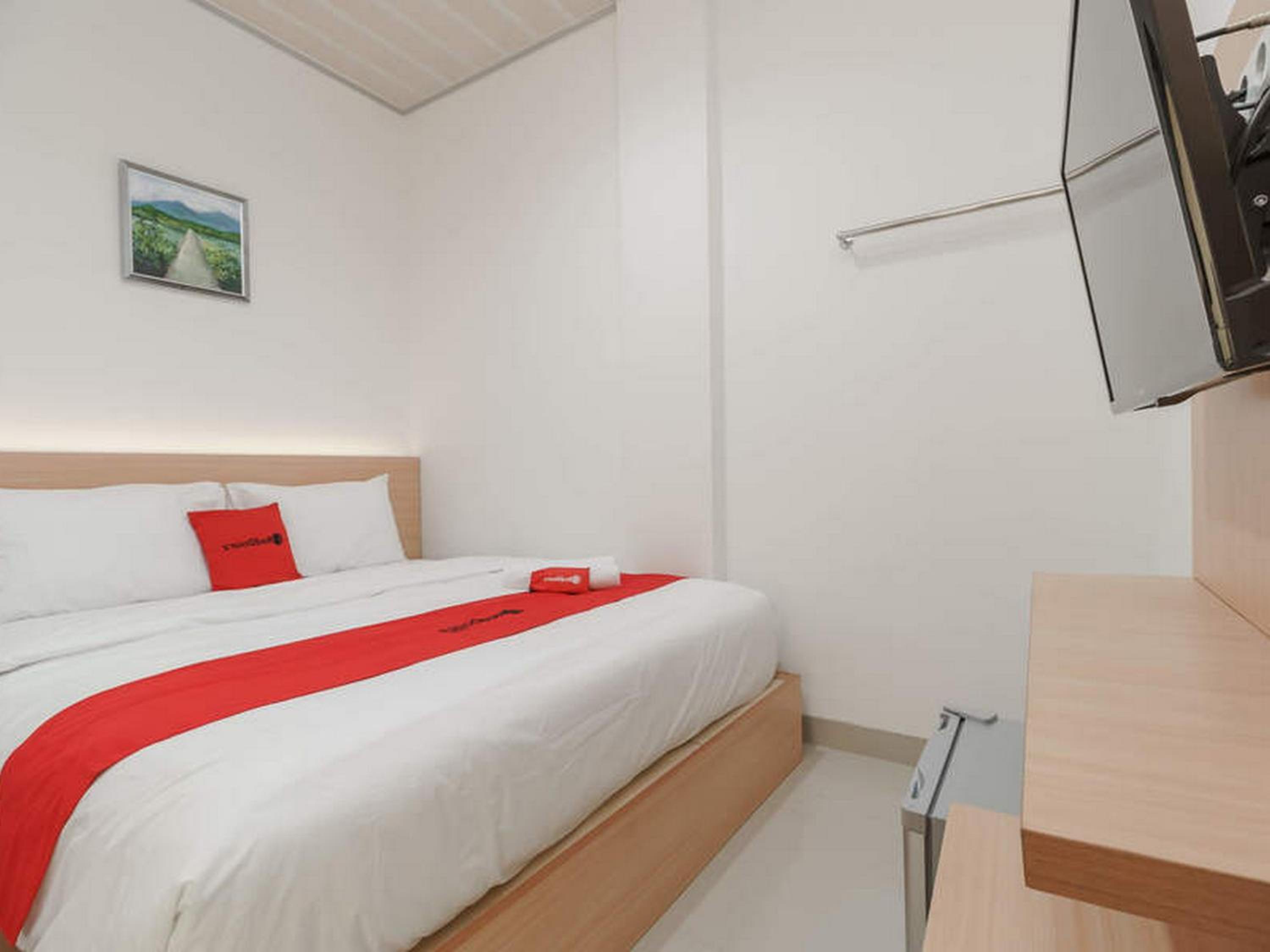 Single Room with Shared Bathroom photo 2