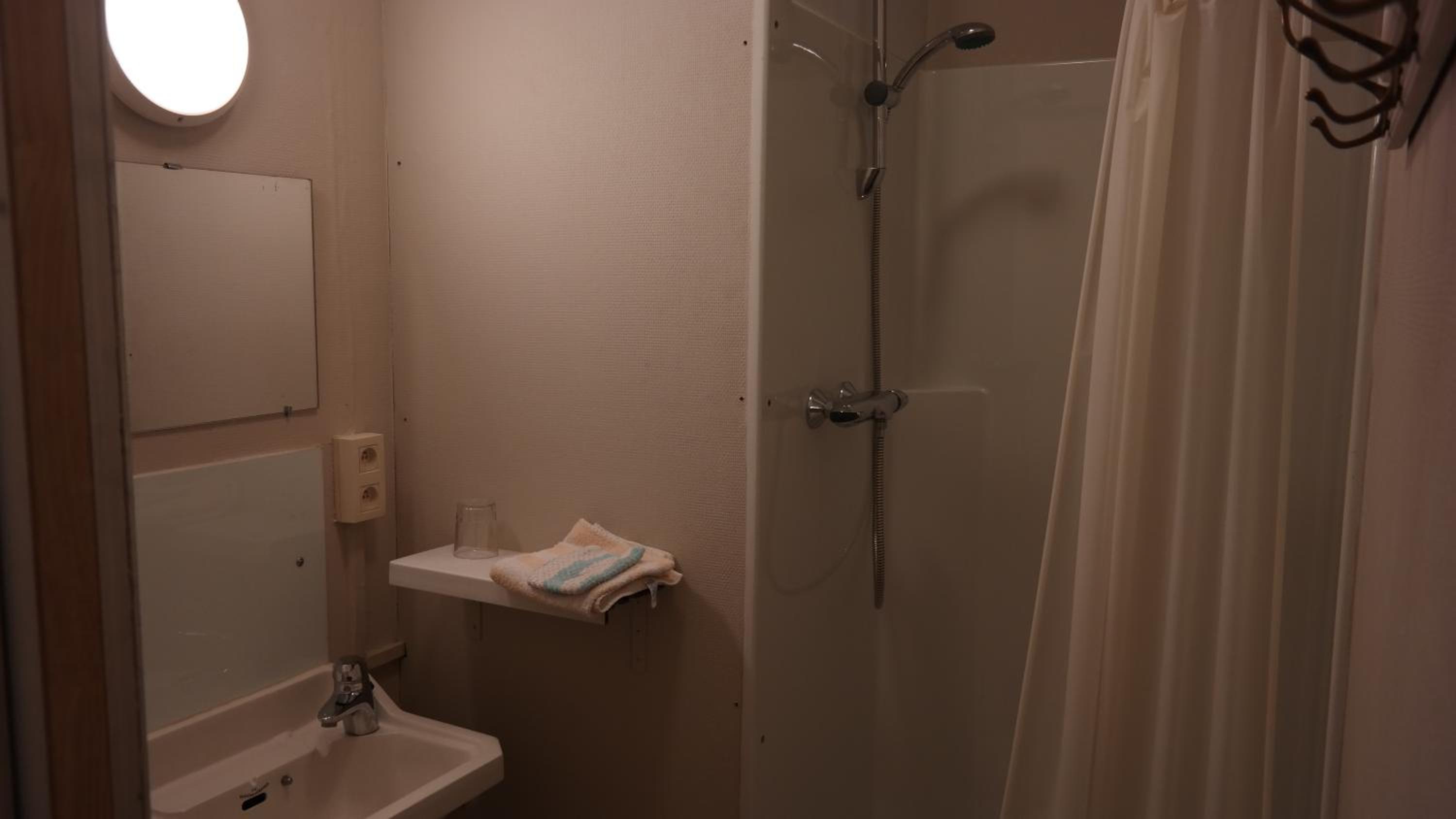 Budget Single Room photo 3