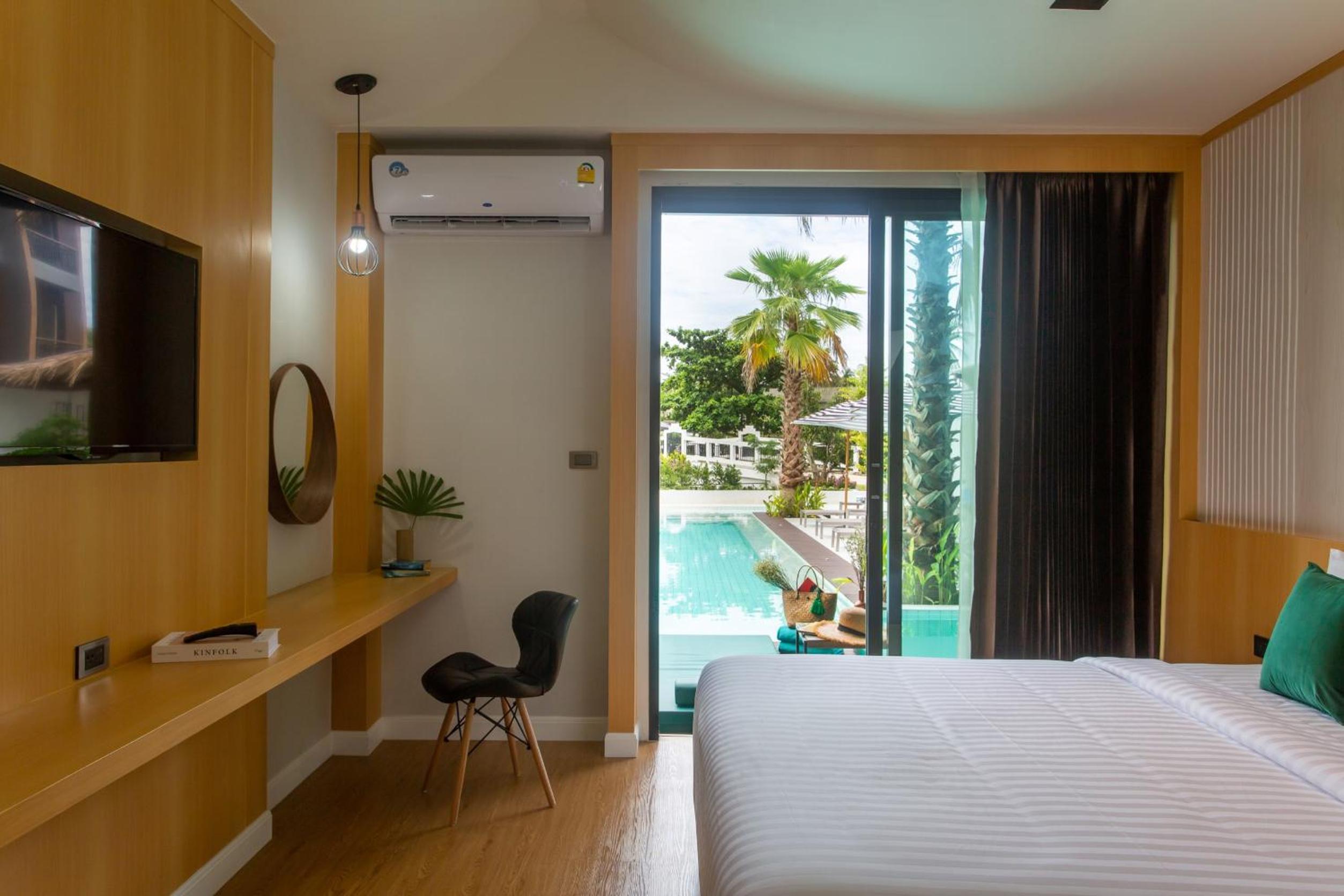 Superior Double Room with Pool Access  - Photo 3