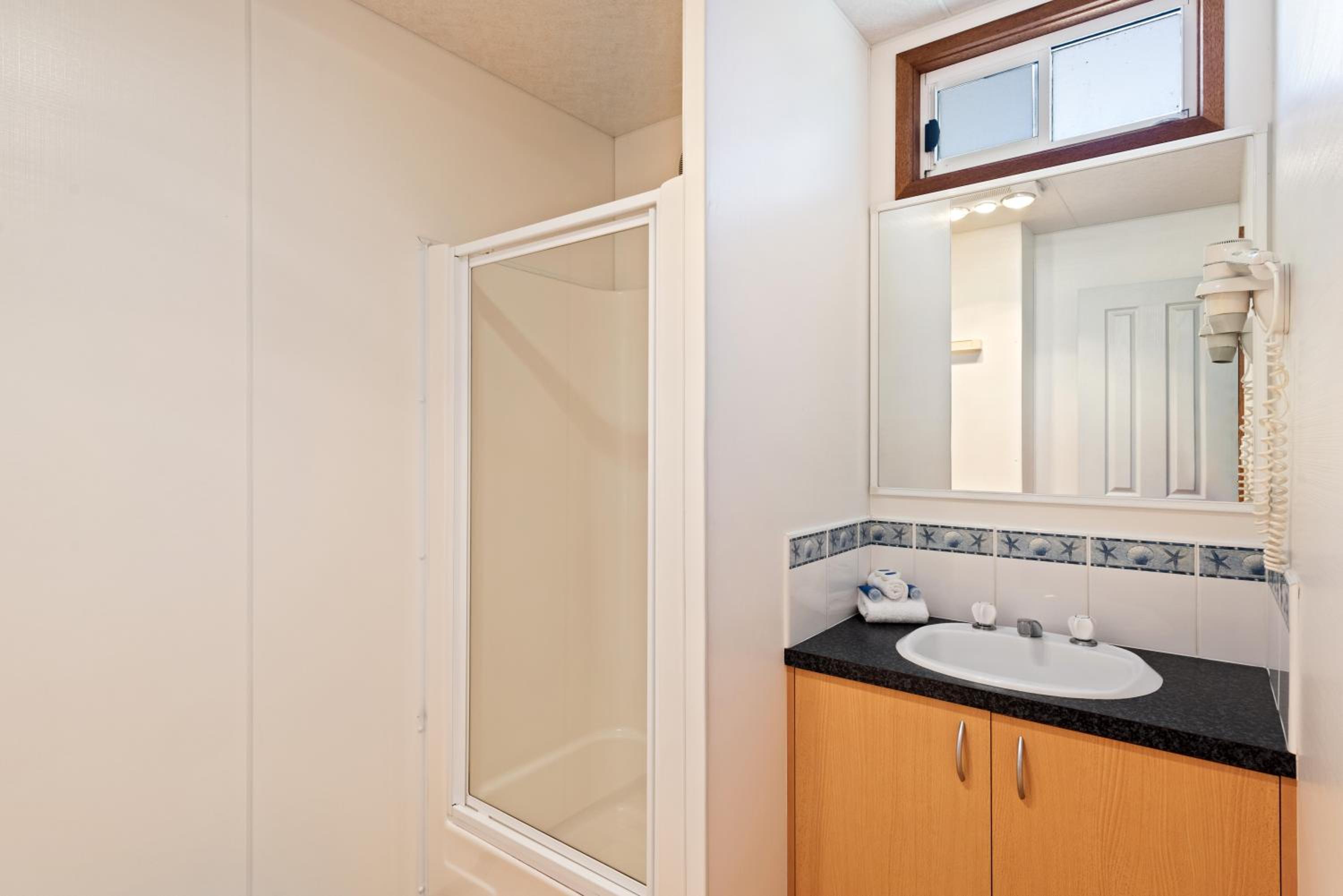 Superior Villa - Sleeps 5 - Photo 8