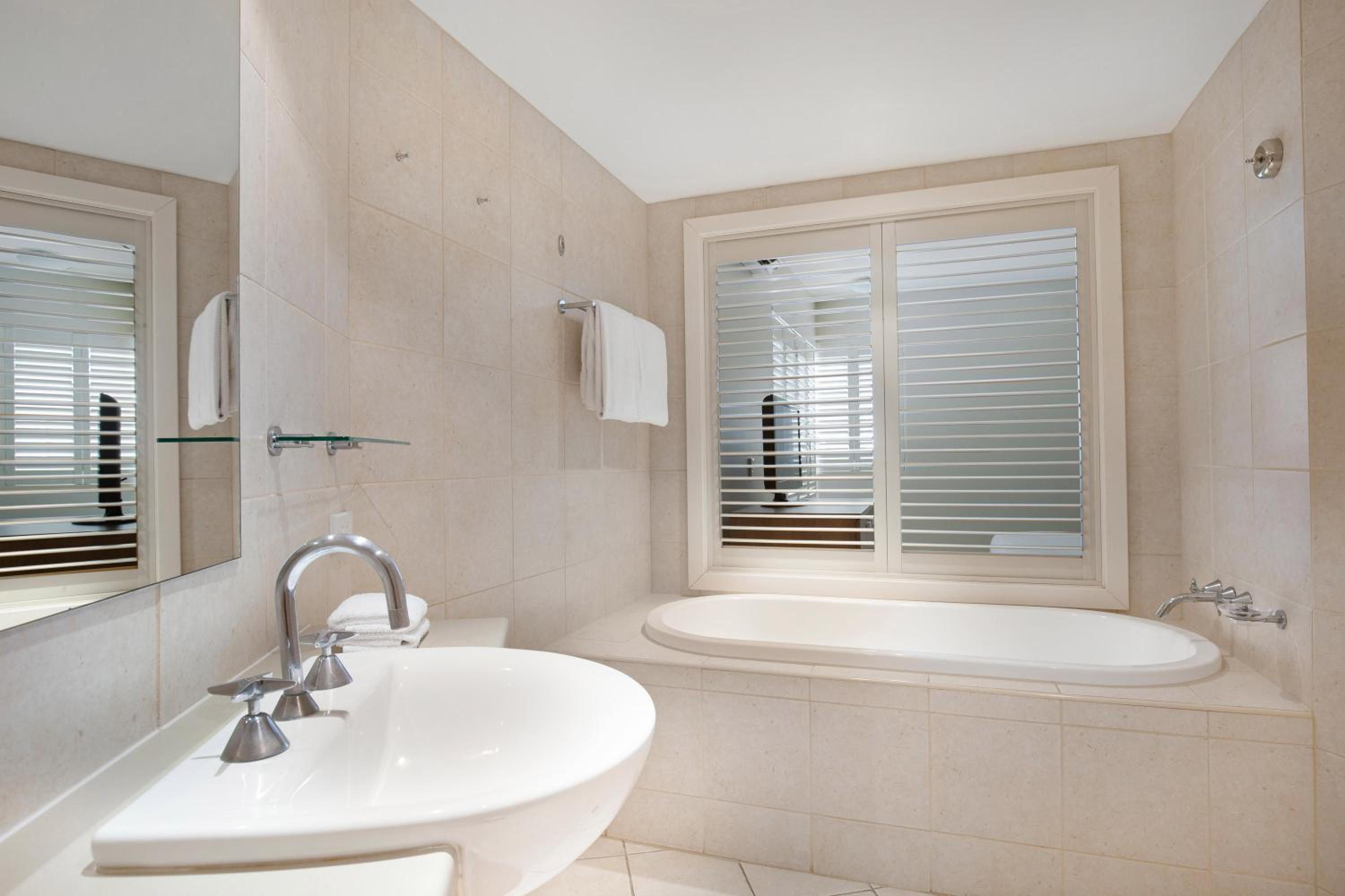 Two-Bedroom Suite With Spa Bath - Dual Key - Photo 10