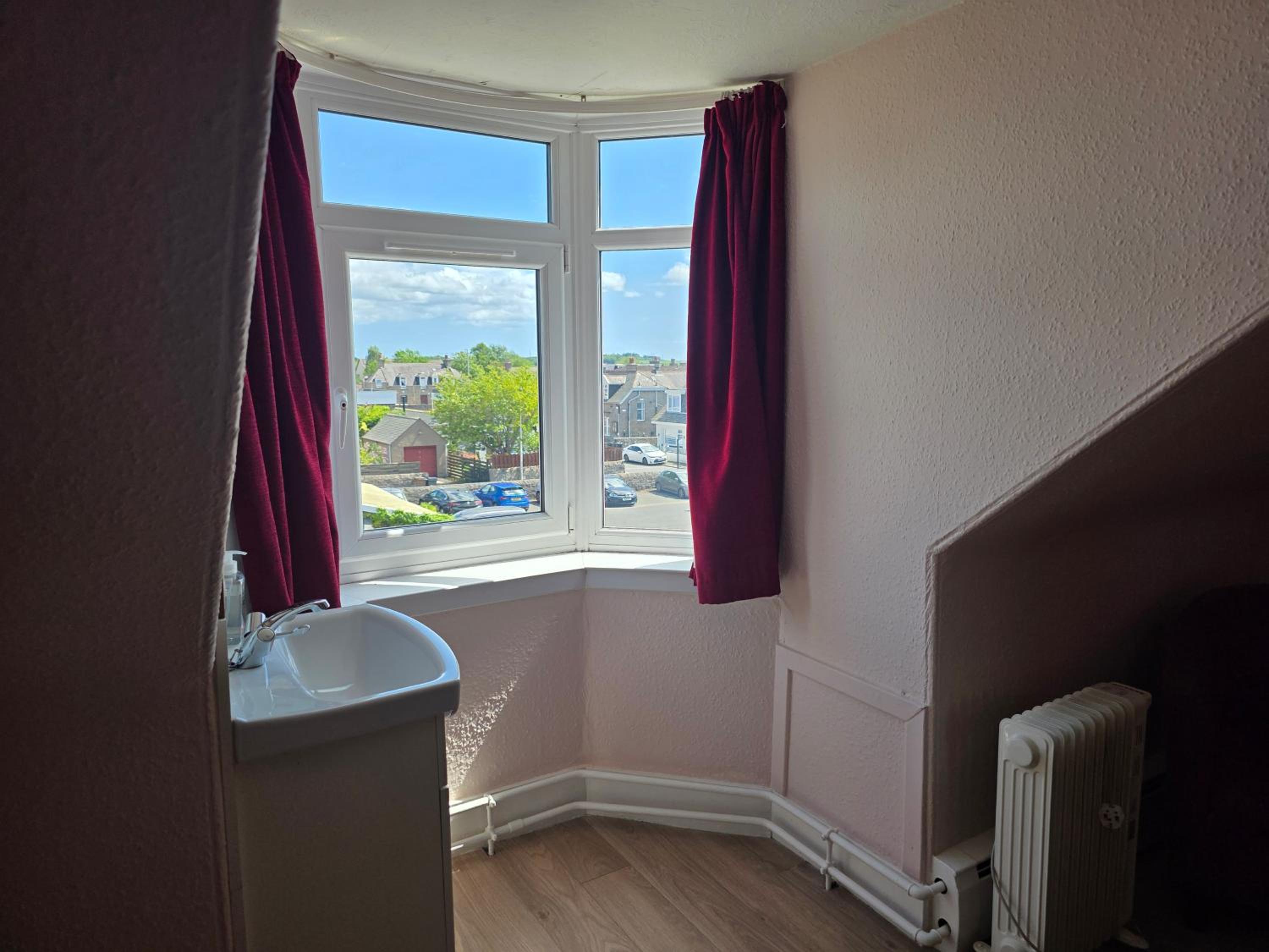 Single Room with Shared Shower and Toilet photo 2