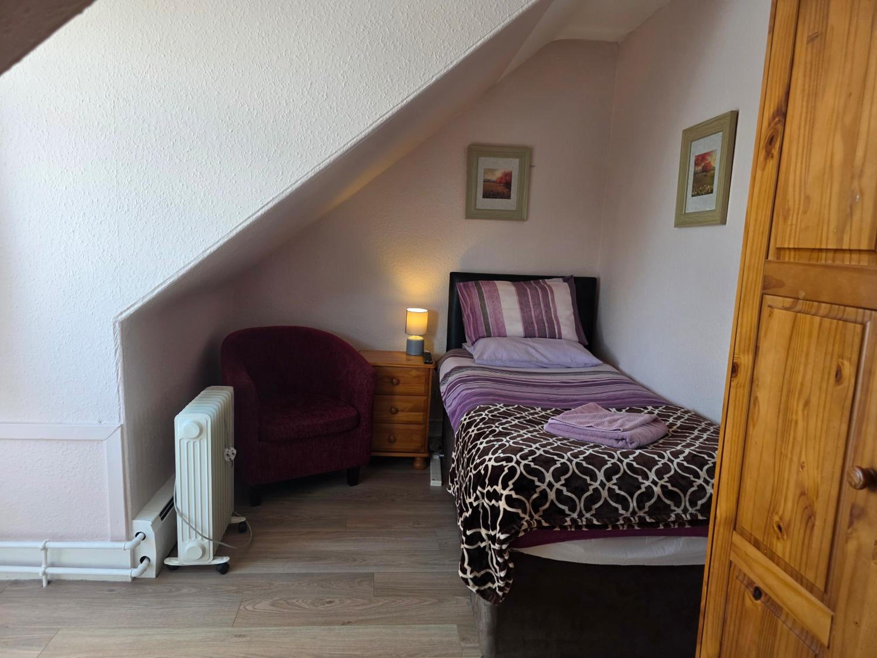 Single Room with Shared Shower and Toilet photo 1