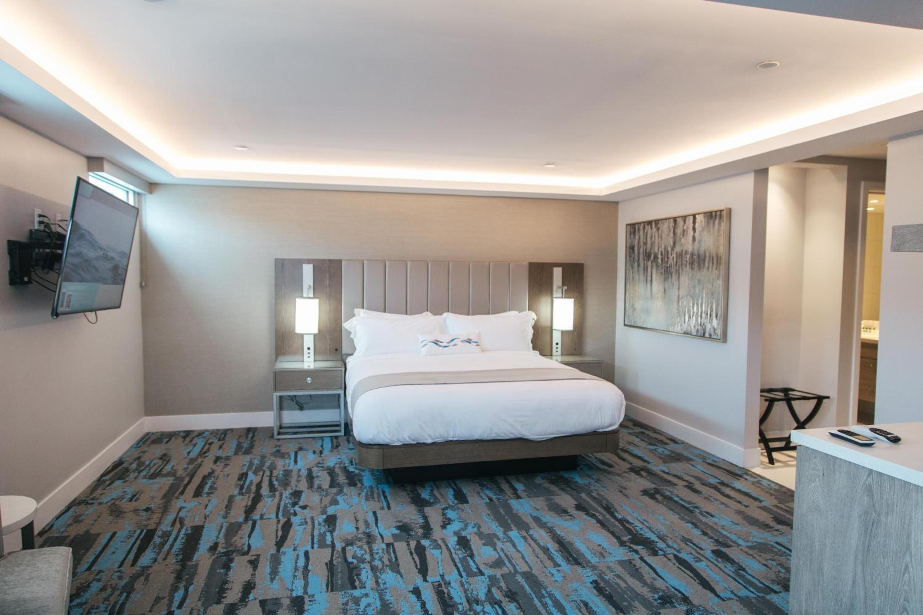 Junior Suite with Balcony - Photo 1