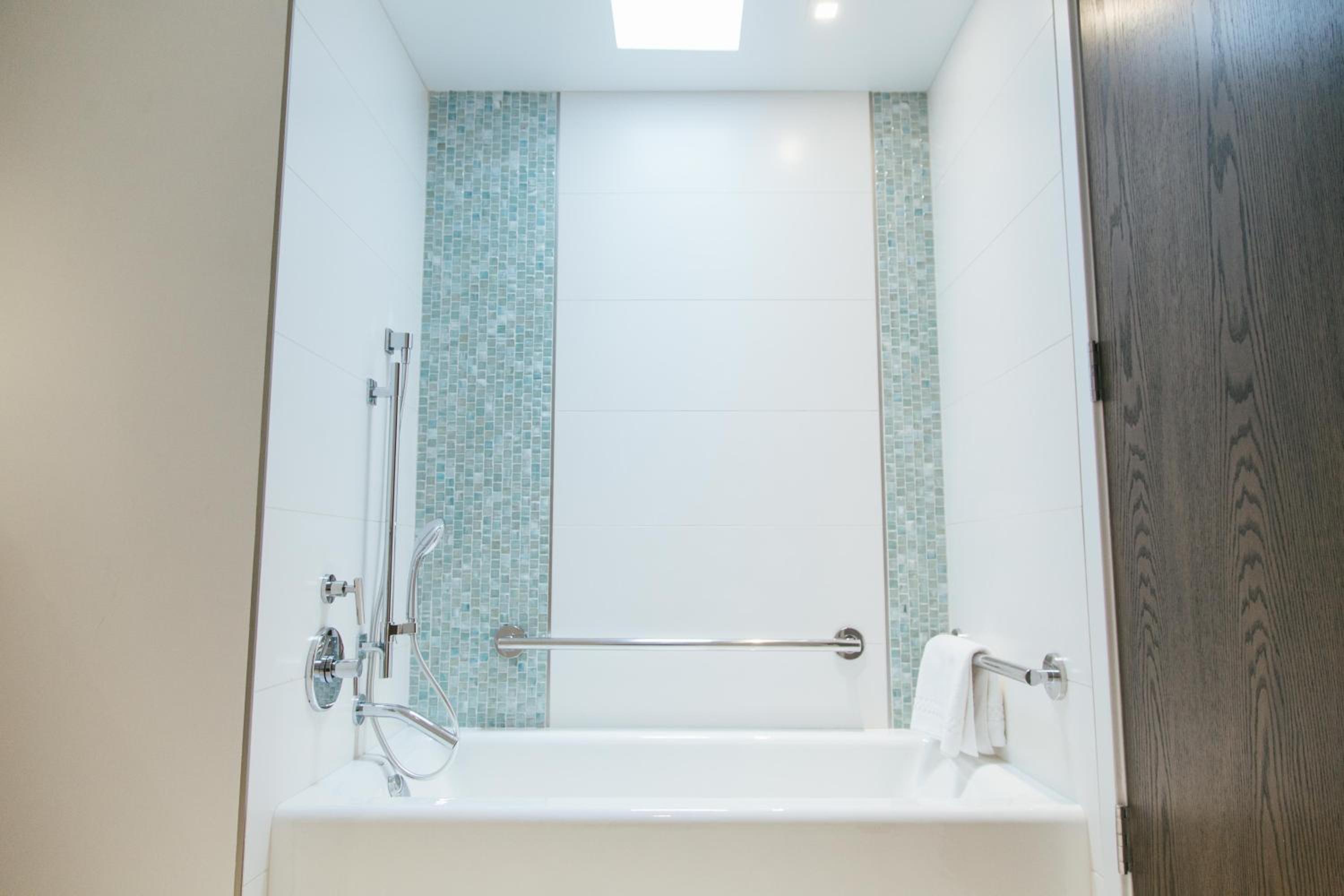Deluxe Double Room with Bath - Photo 2
