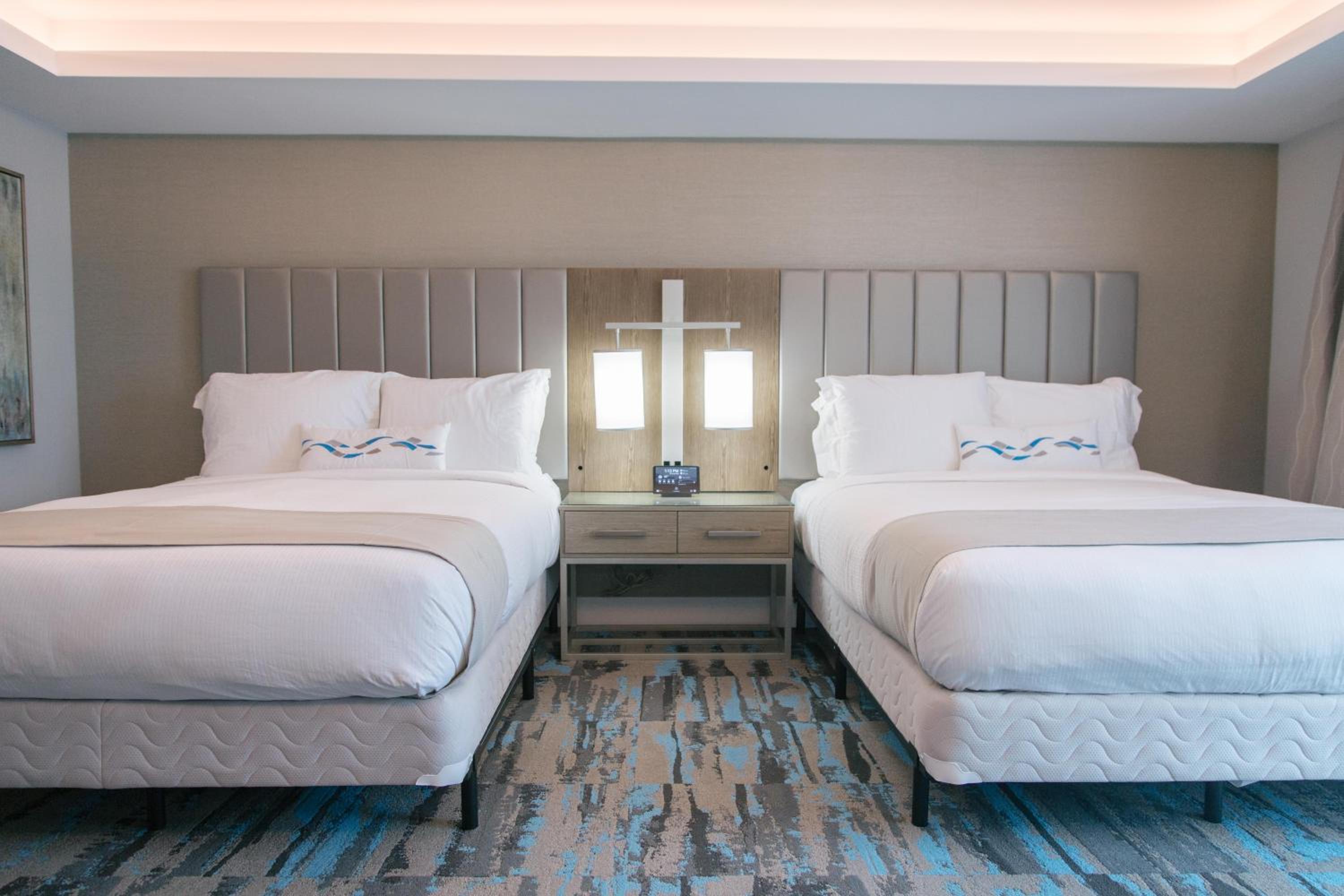 Deluxe Double Room with Bath - Photo 3