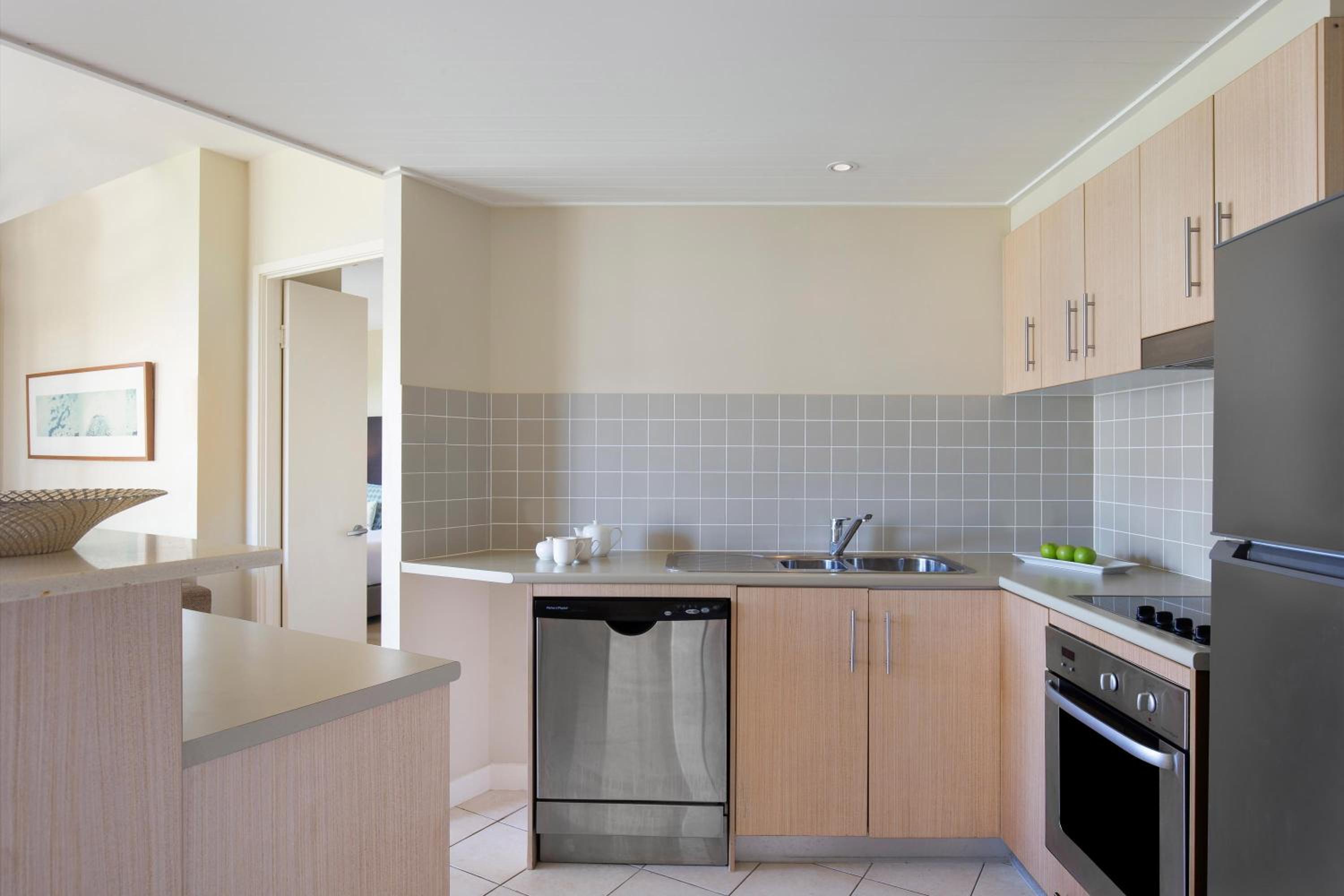 One-Bedroom Suite With Spa Bath - Photo 3