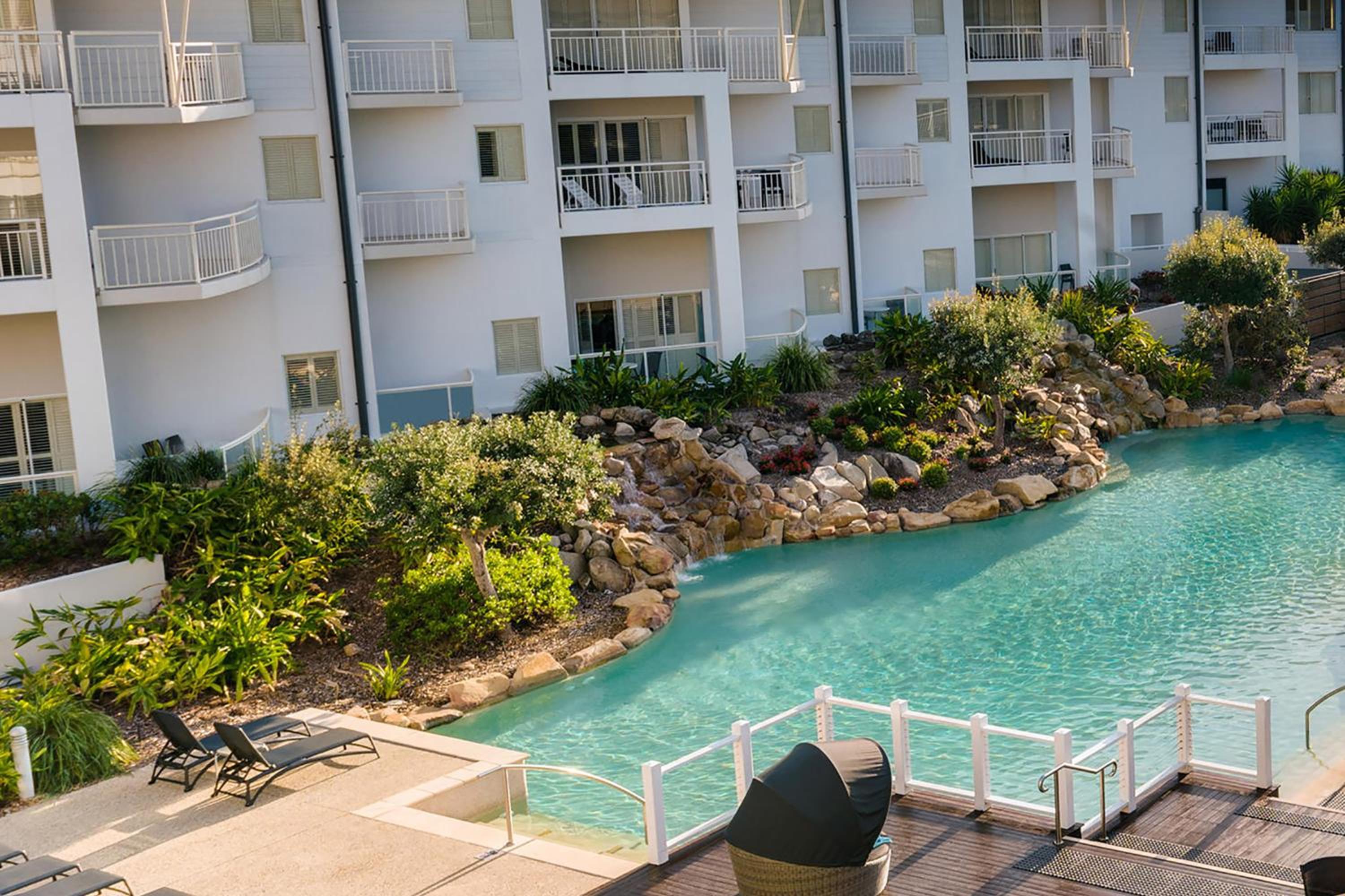 One-Bedroom Suite With Spa Bath And Pool View - Photo 9