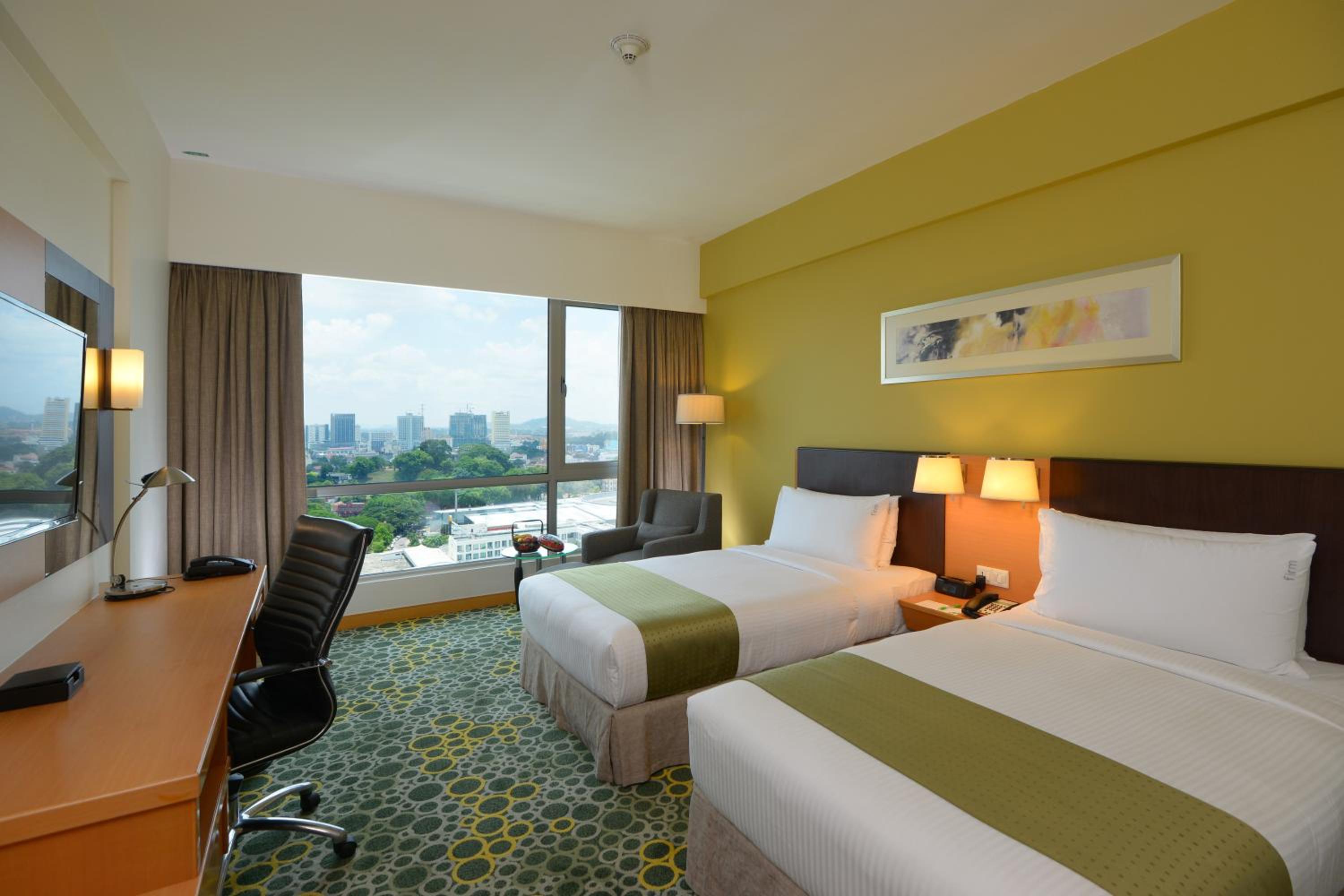 Standard Twin Room with City View - Lounge Access photo 2