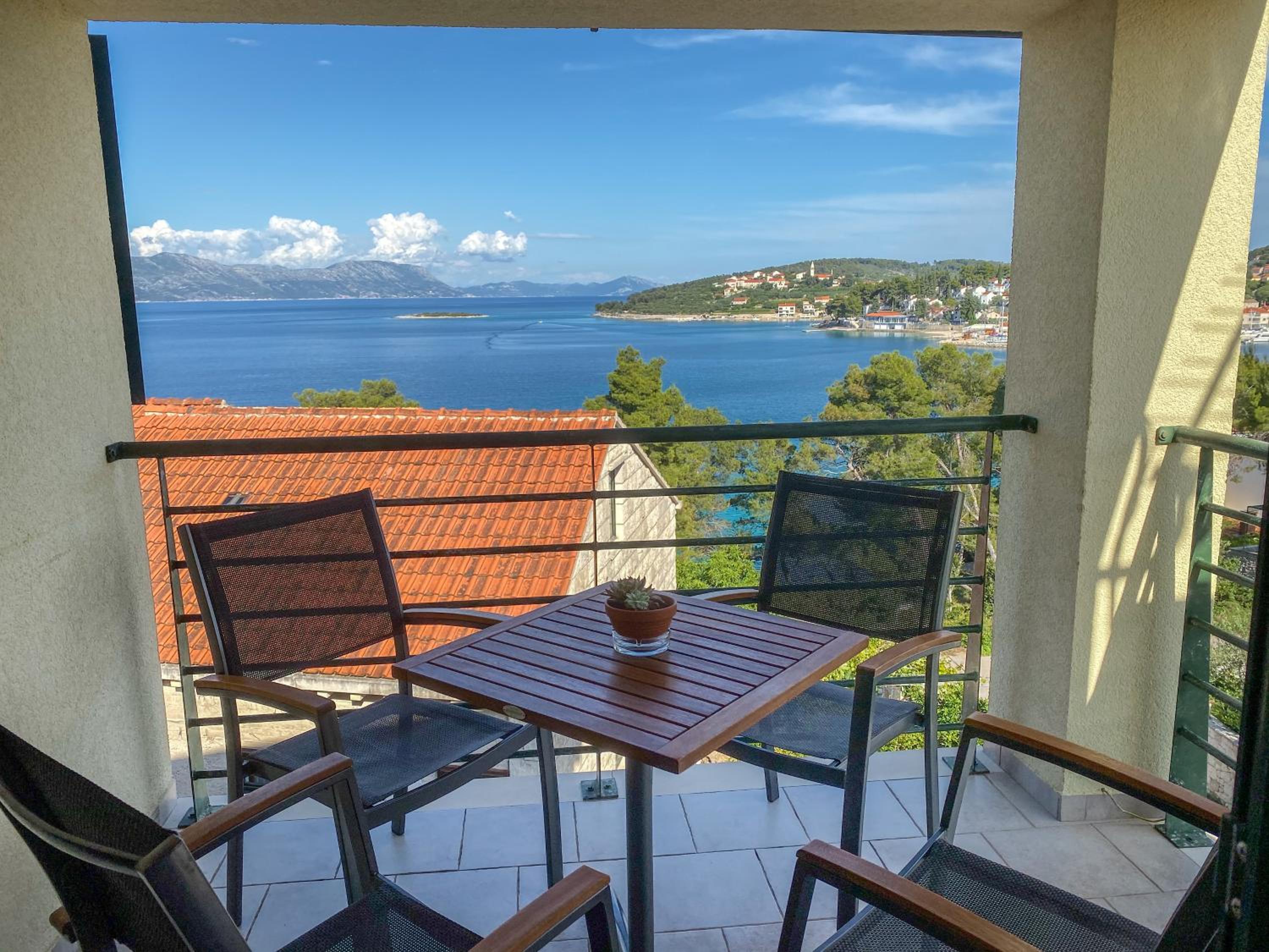 One-Bedroom Apartment with Sofa Bed and Sea View - First Floor - Photo 4