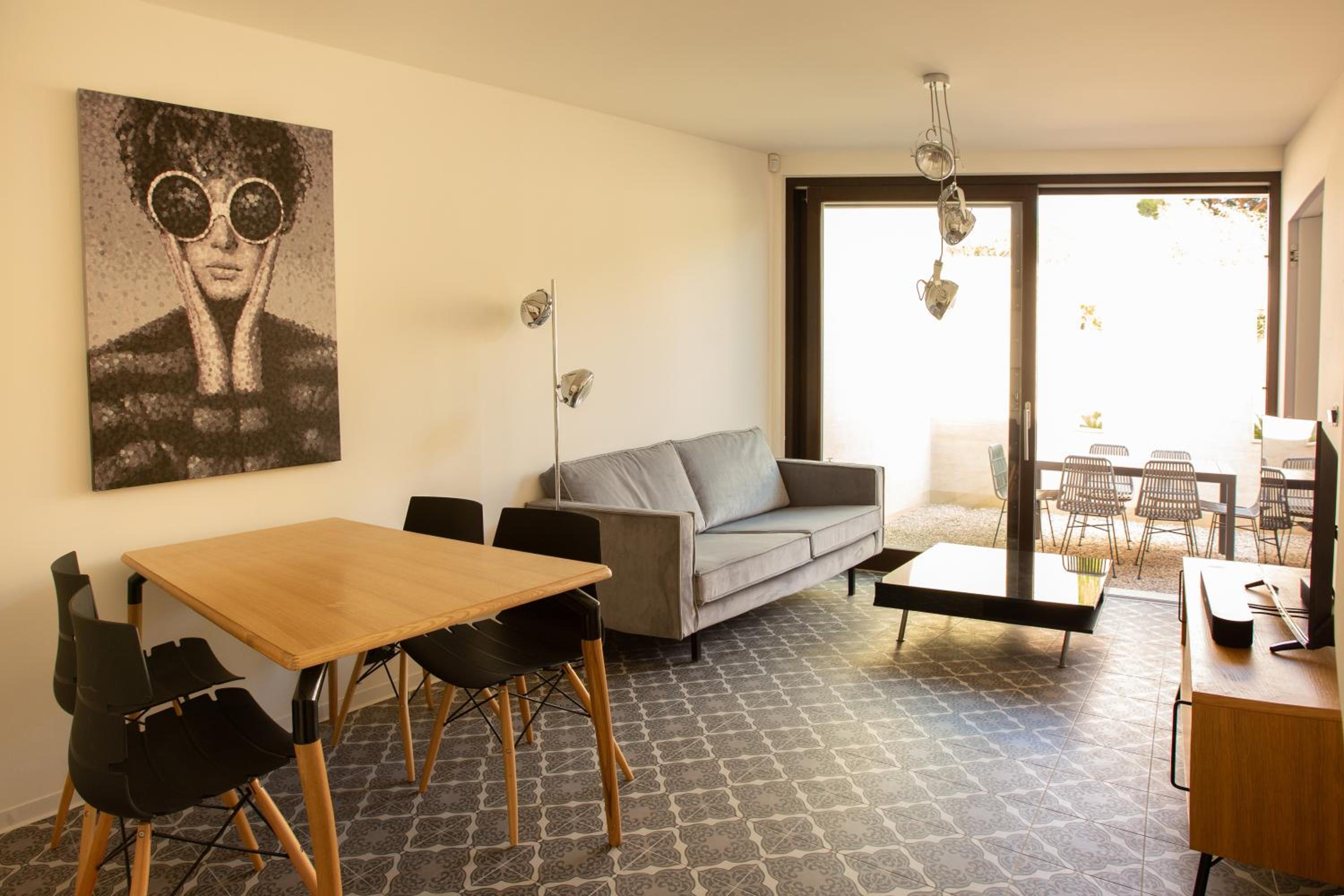 One-Bedroom Apartment photo 2