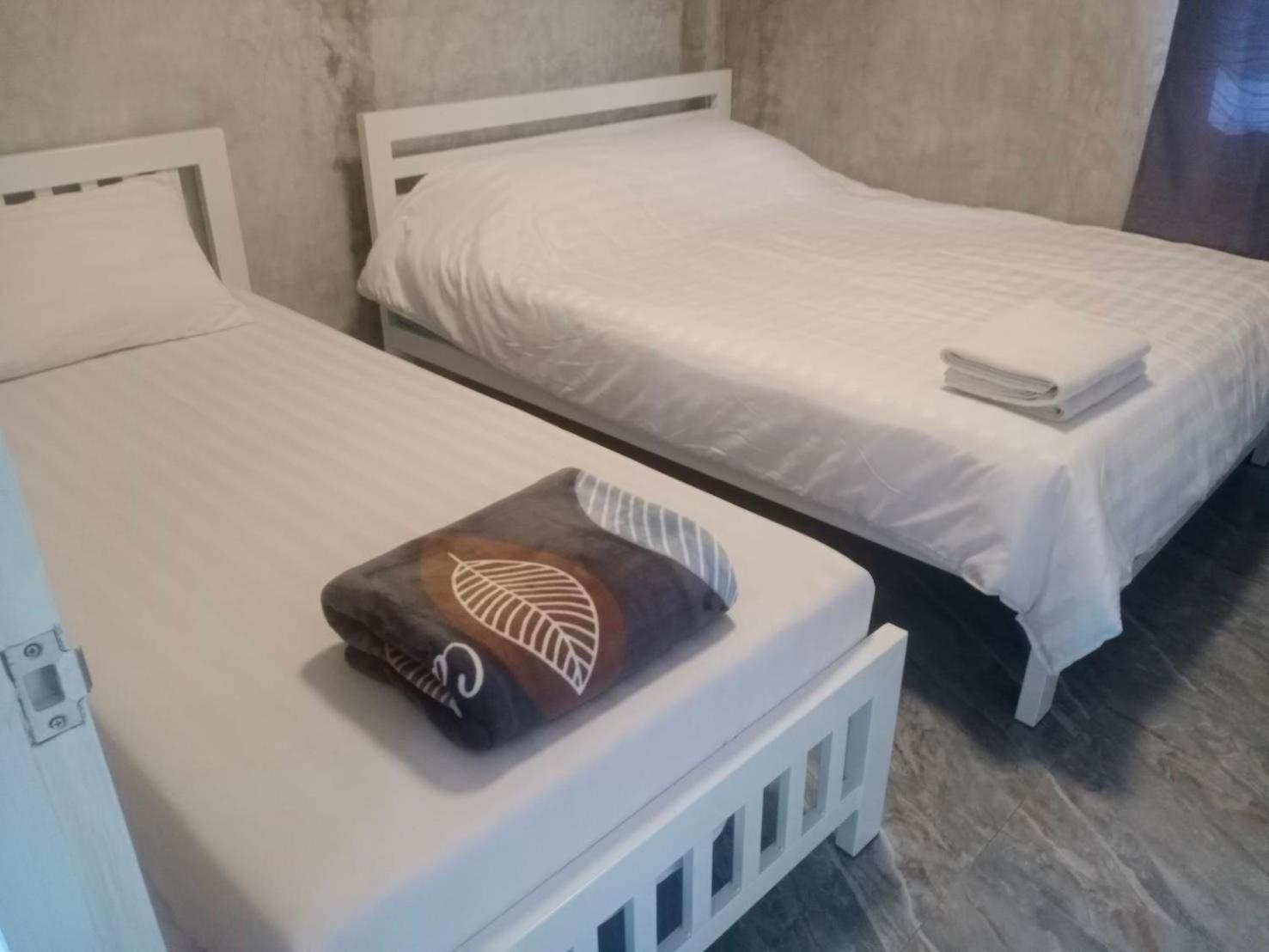 Standard Twin Room - Photo 9