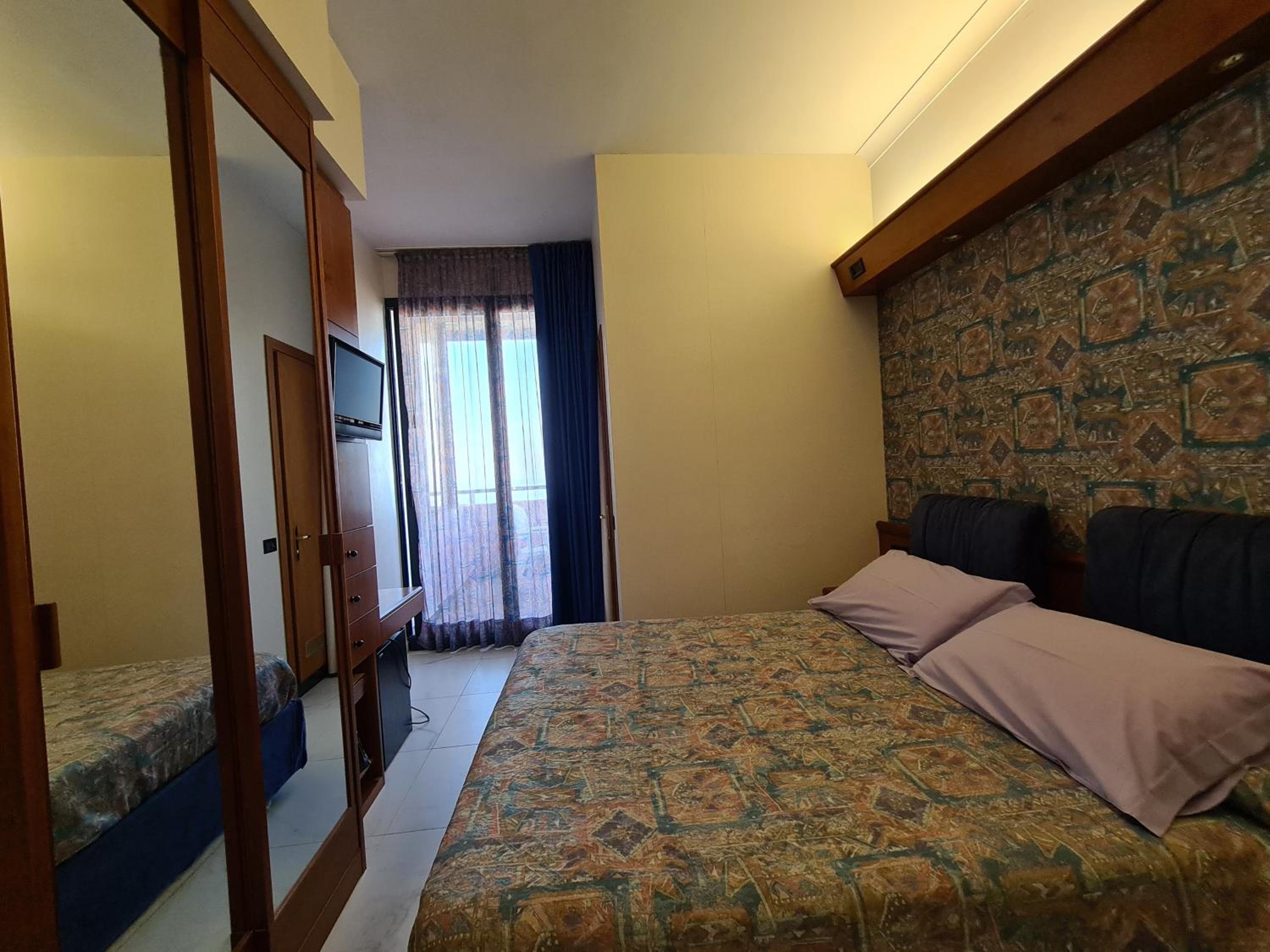 Double or Twin Room with Balcony and Sea View photo 1
