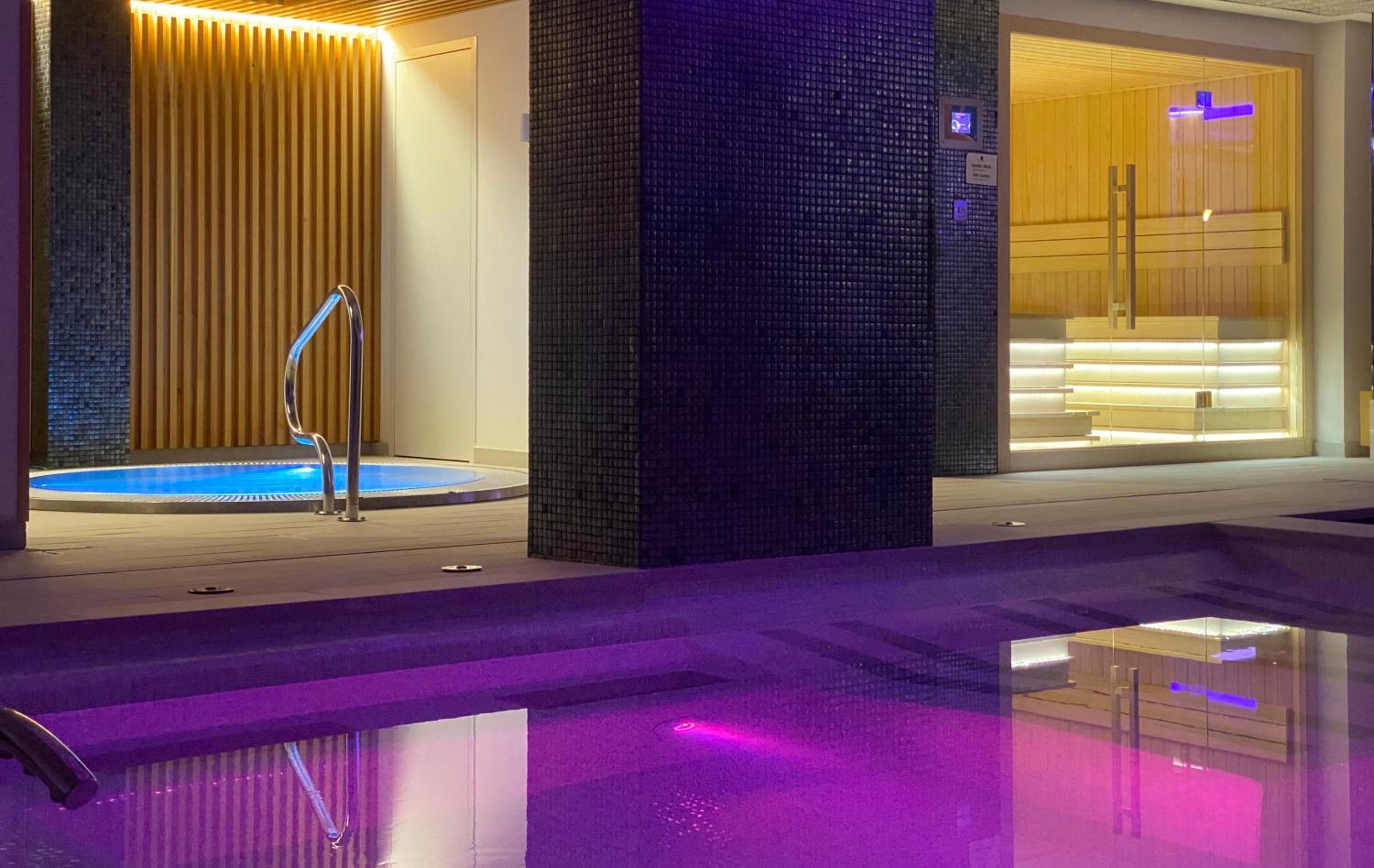 Double Room With Extra Bed with Spa Access (2 Adults + 1 Child) photo 3