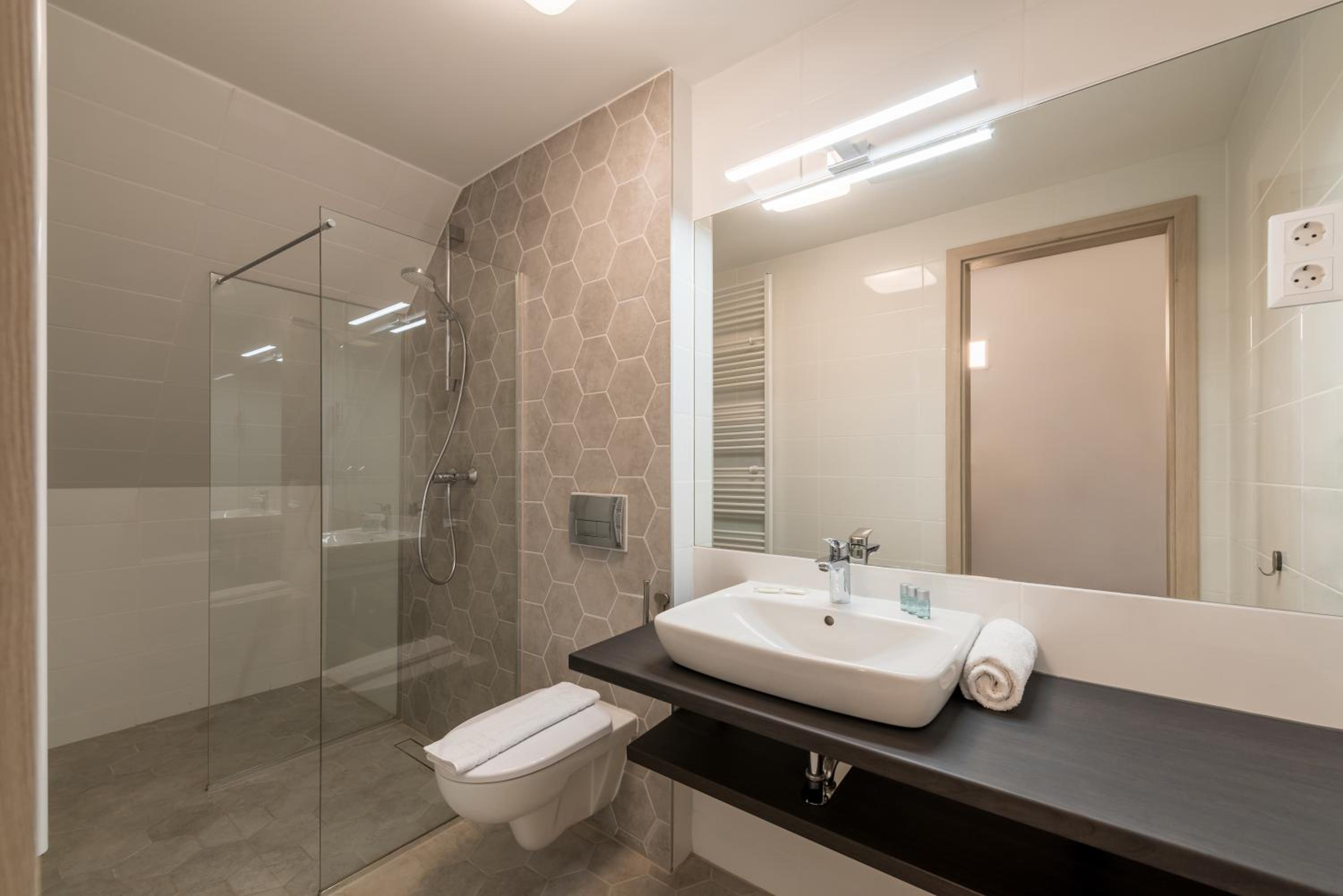 One-Bedroom Apartment - Photo 3
