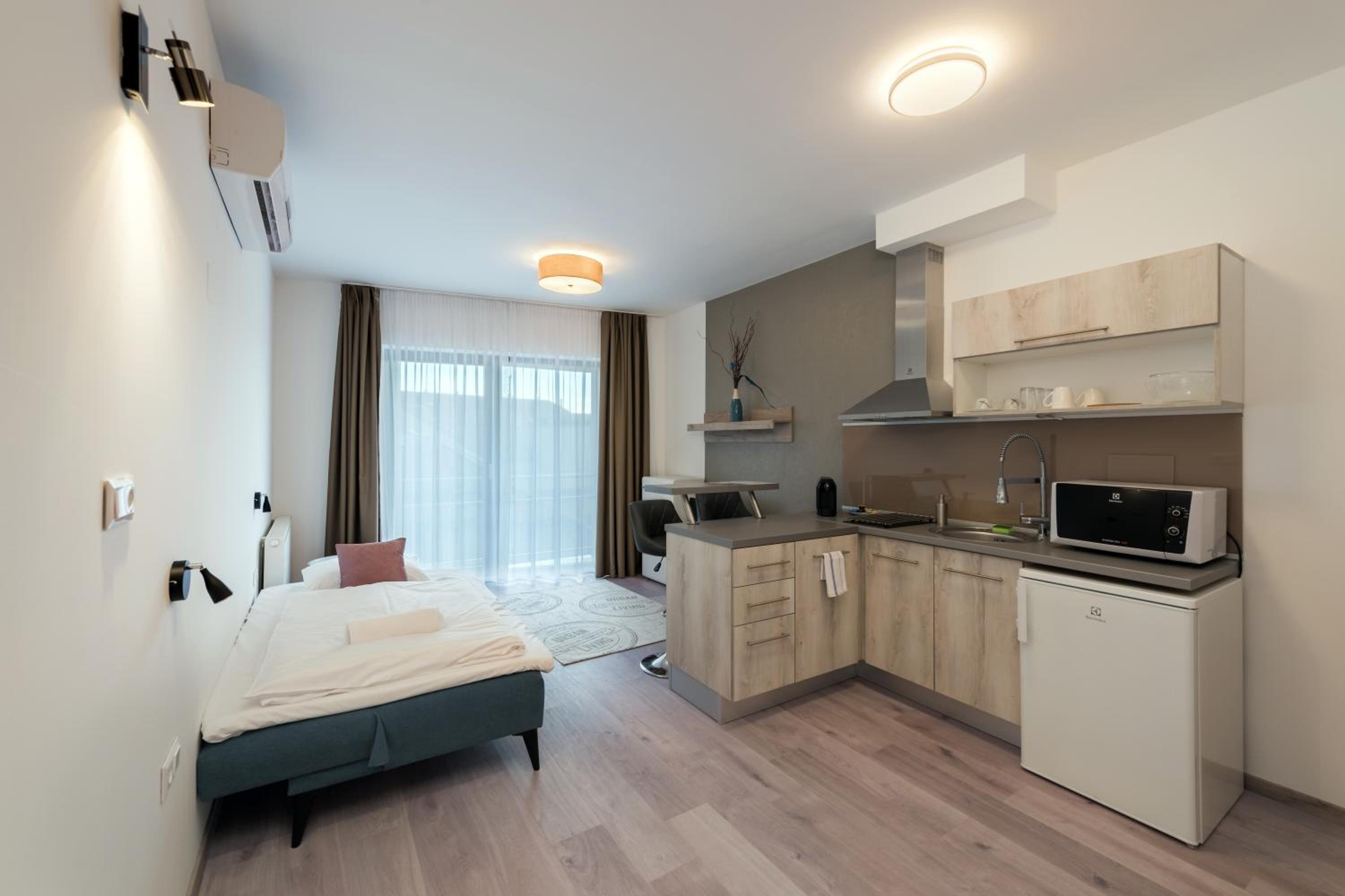 One-Bedroom Apartment - Photo 2