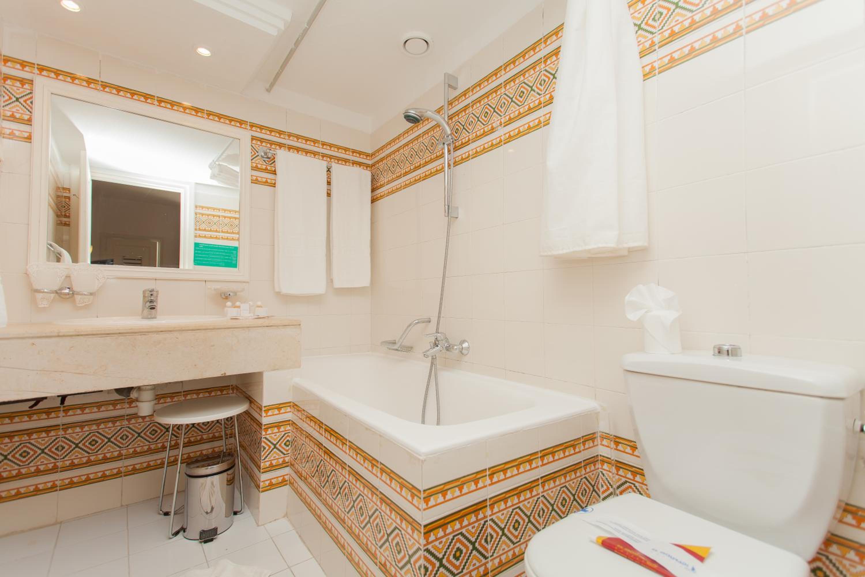 Standard Double Room - Photo 4