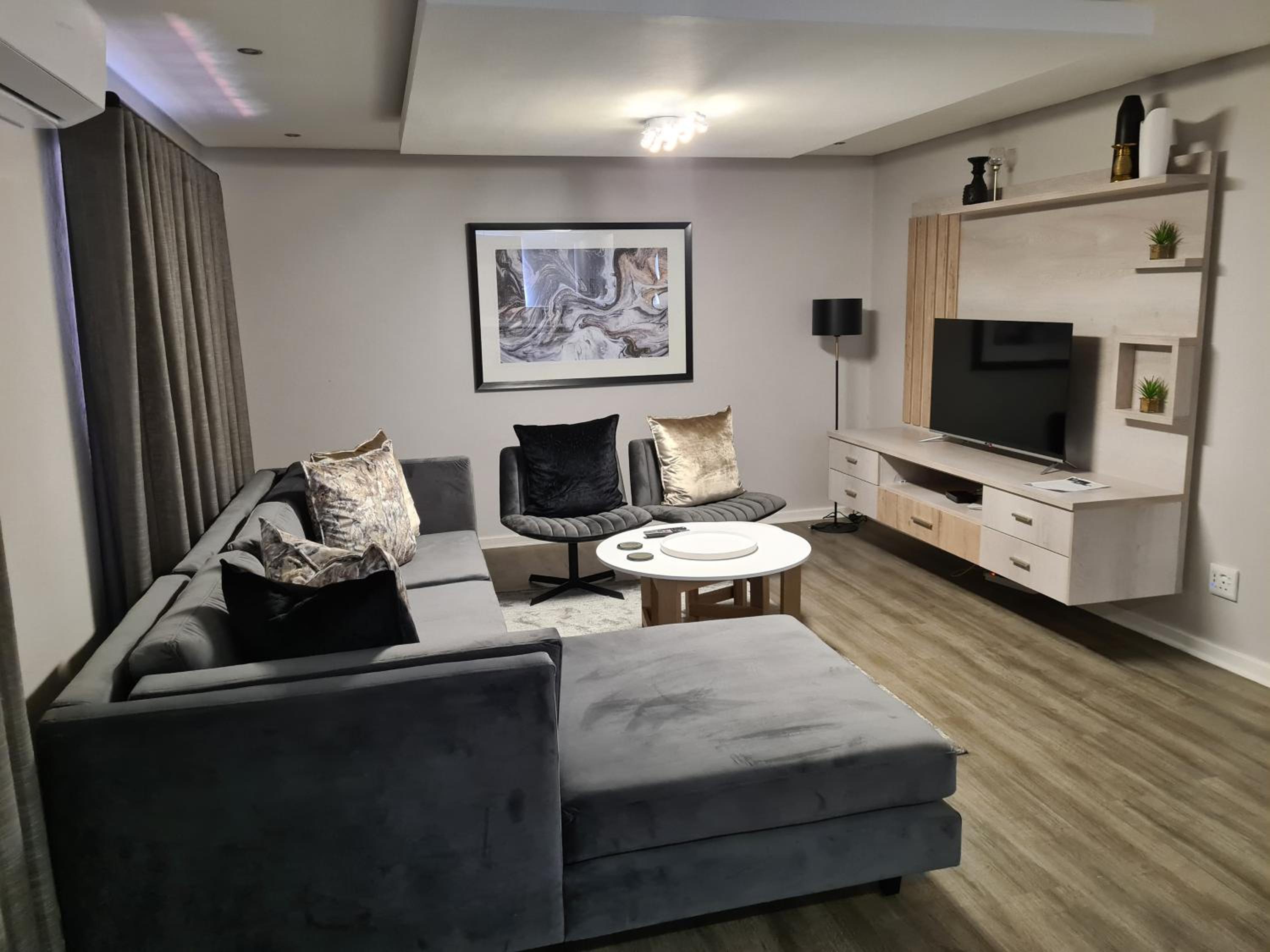Two-Bedroom Townhouse - Photo 1