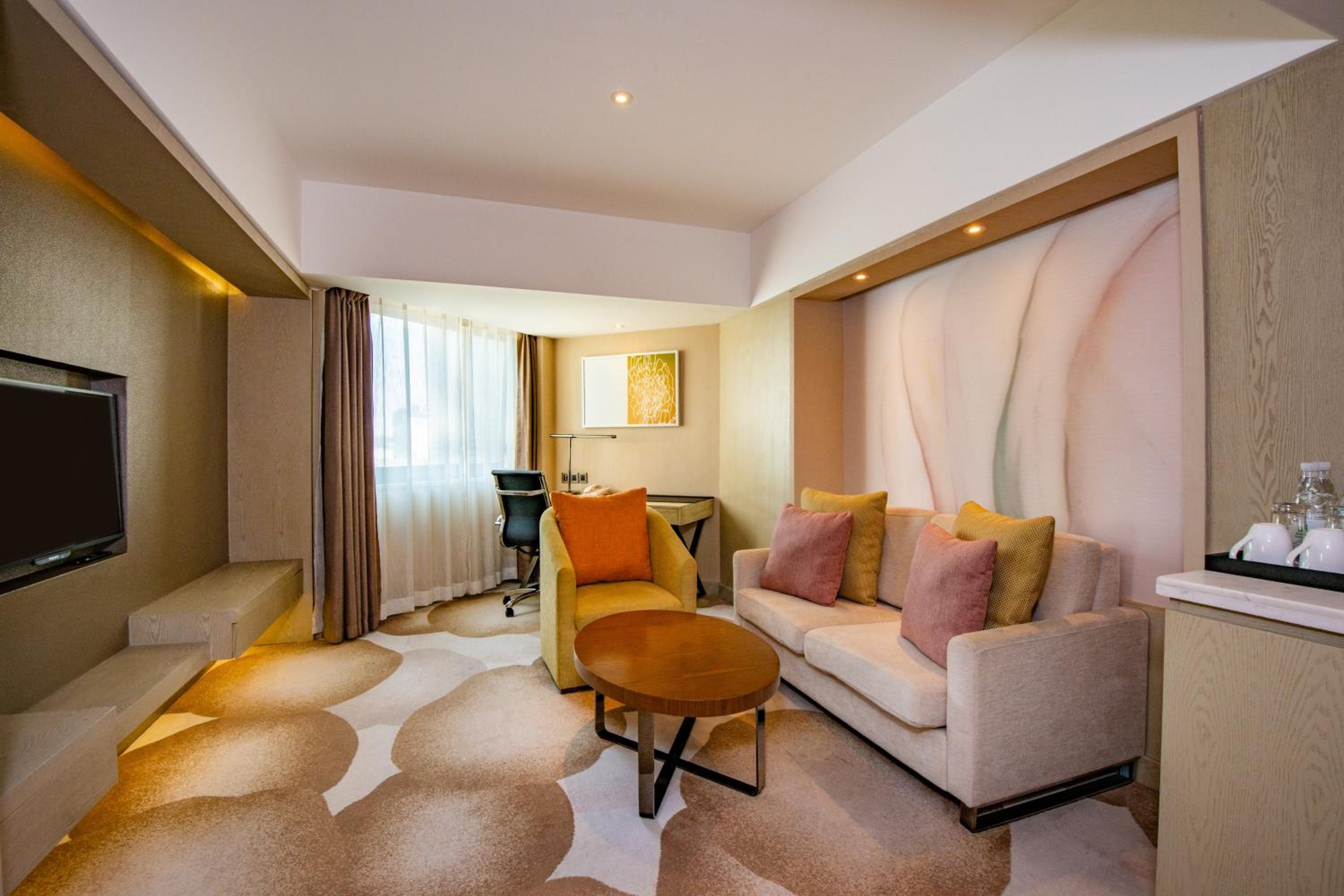 1 King One-Bedroom Suite - Photo 3