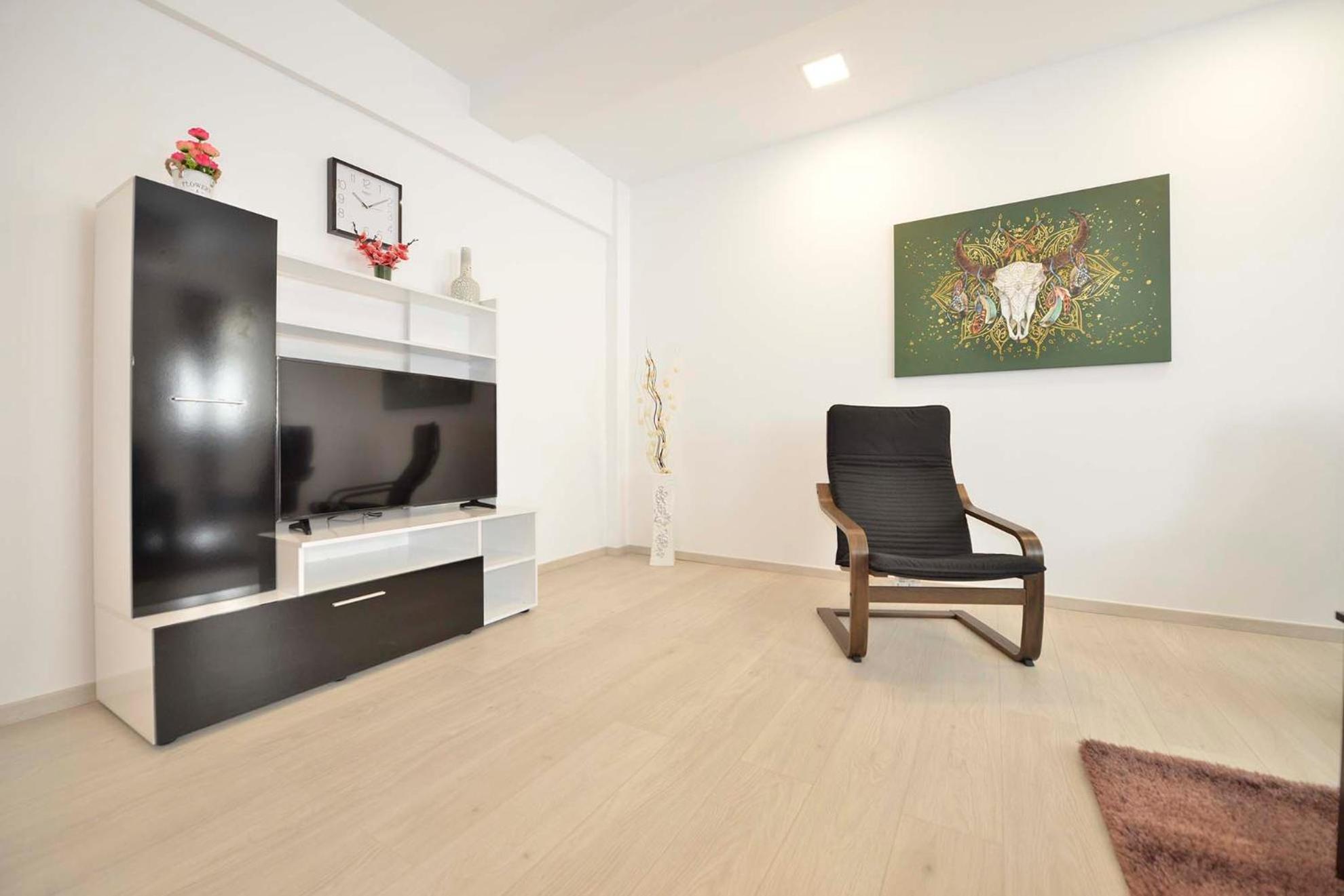 One-Bedroom Apartment - Photo 6